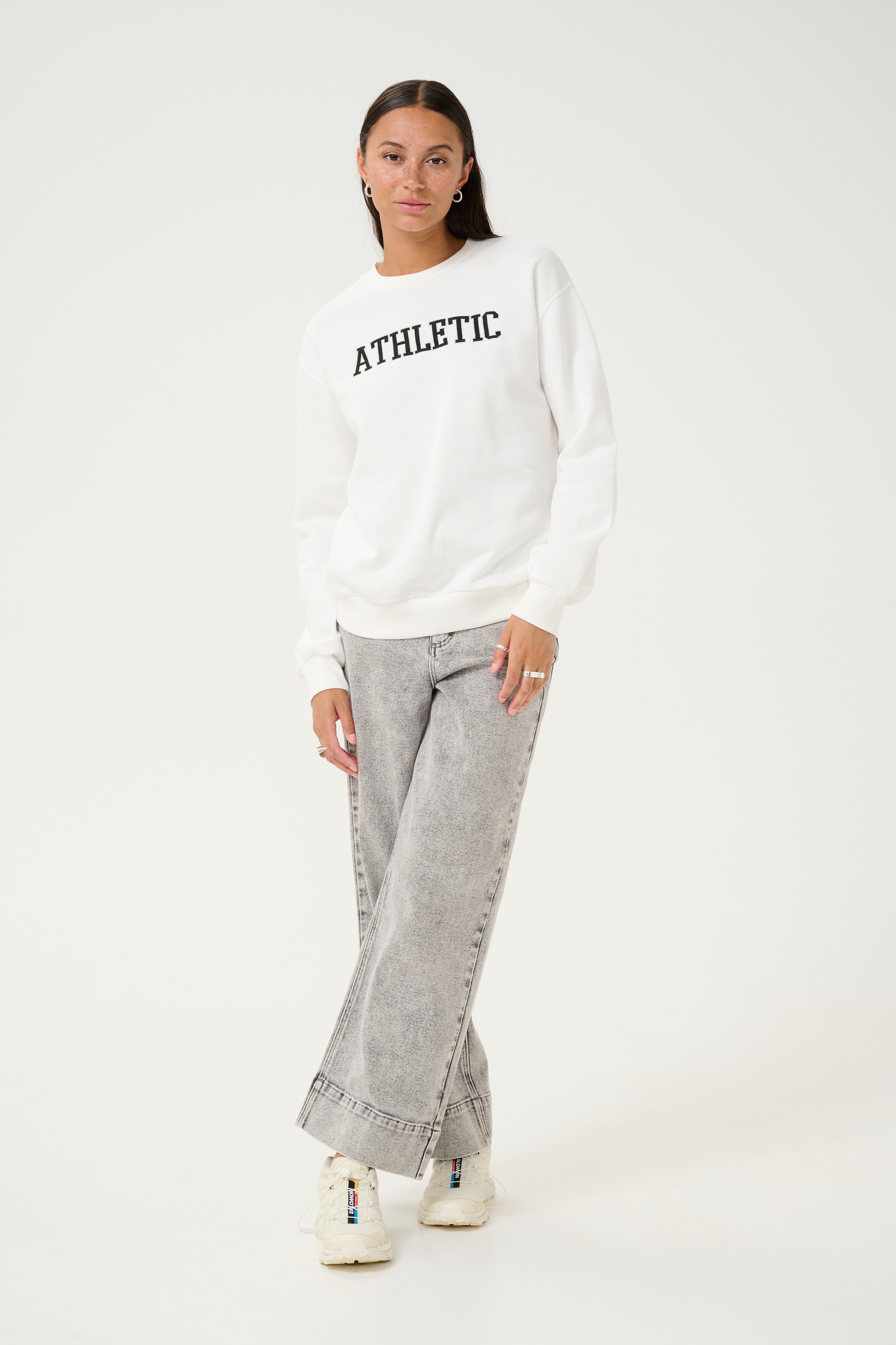 KAviola Sweatshirt LOOKBOOK FRONT 10509722-110602