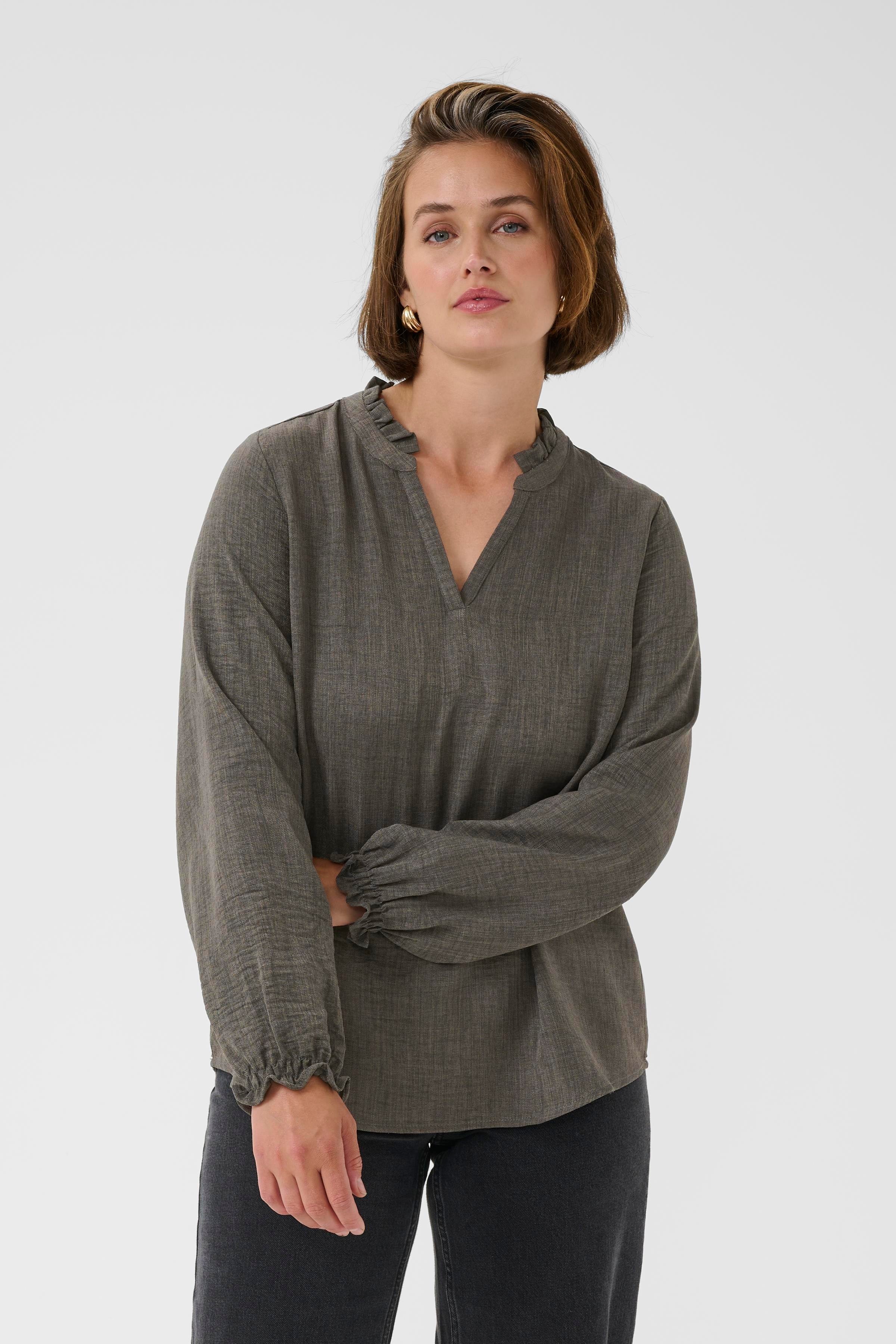 BPoda Blouse LOOKBOOK FRONT 40200075-100125