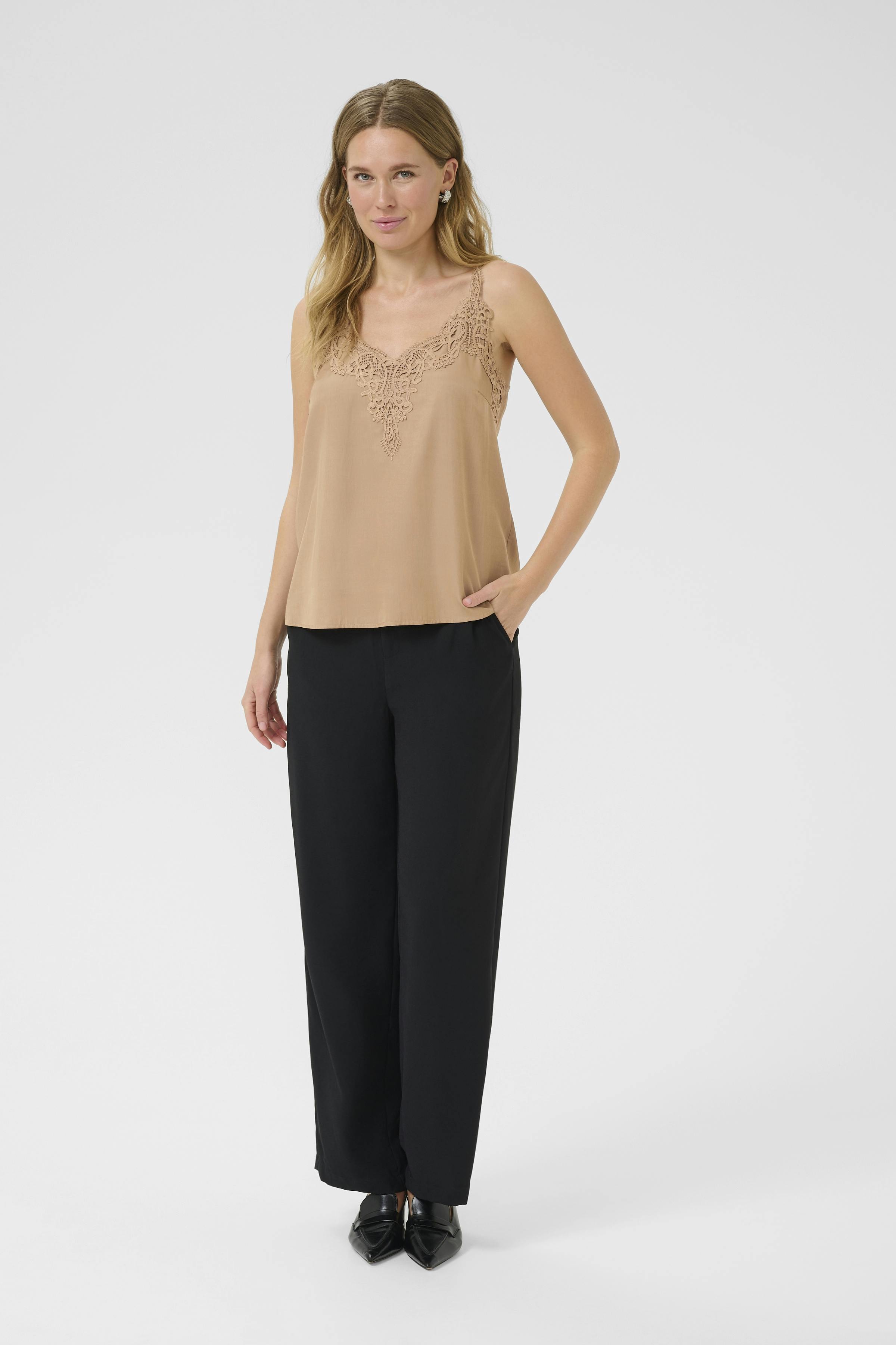 CRAnna Top LOOKBOOK FRONT 10611224-171324