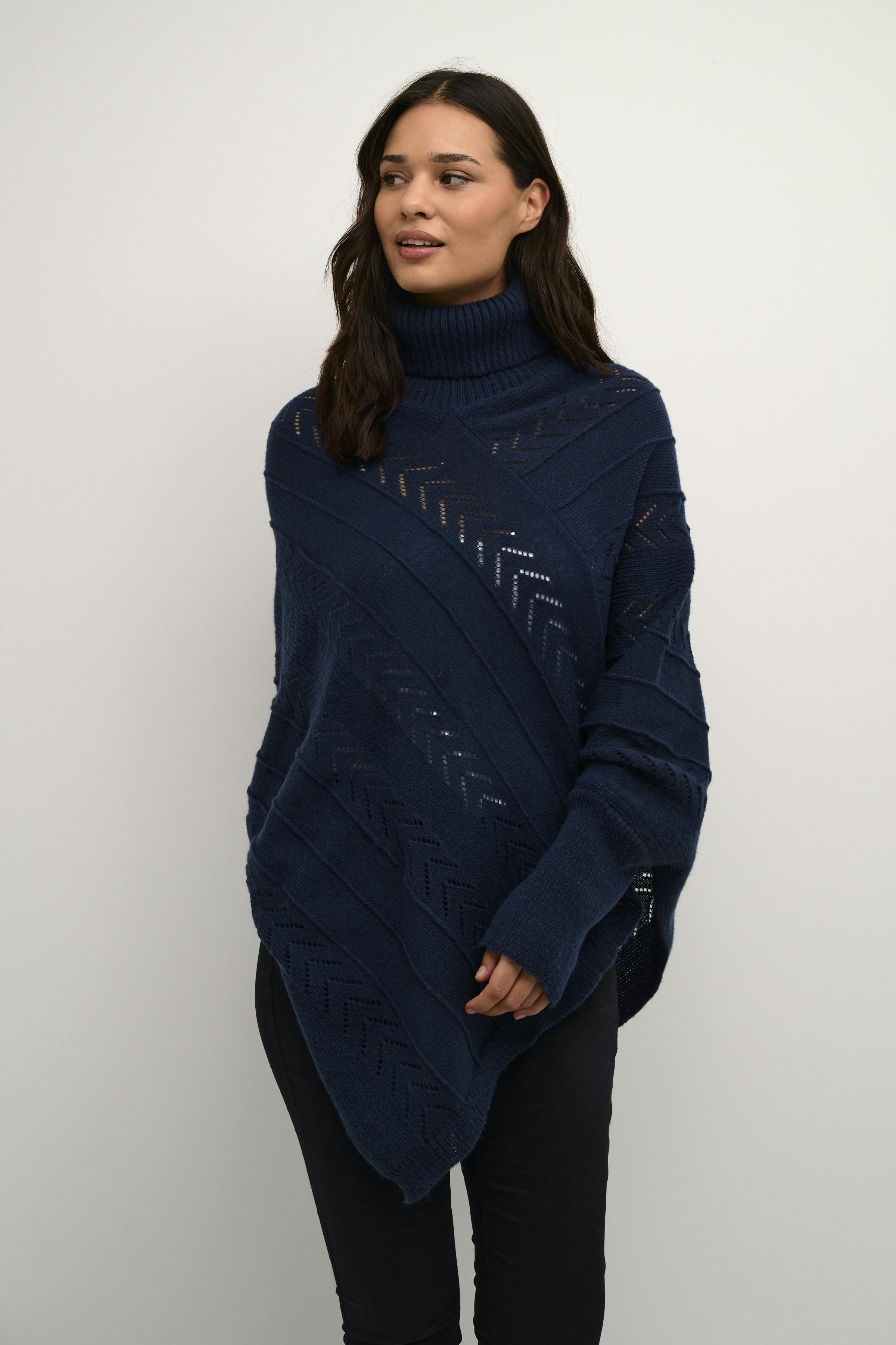 CRHoliday Poncho LOOKBOOK FRONT 10612387-194010