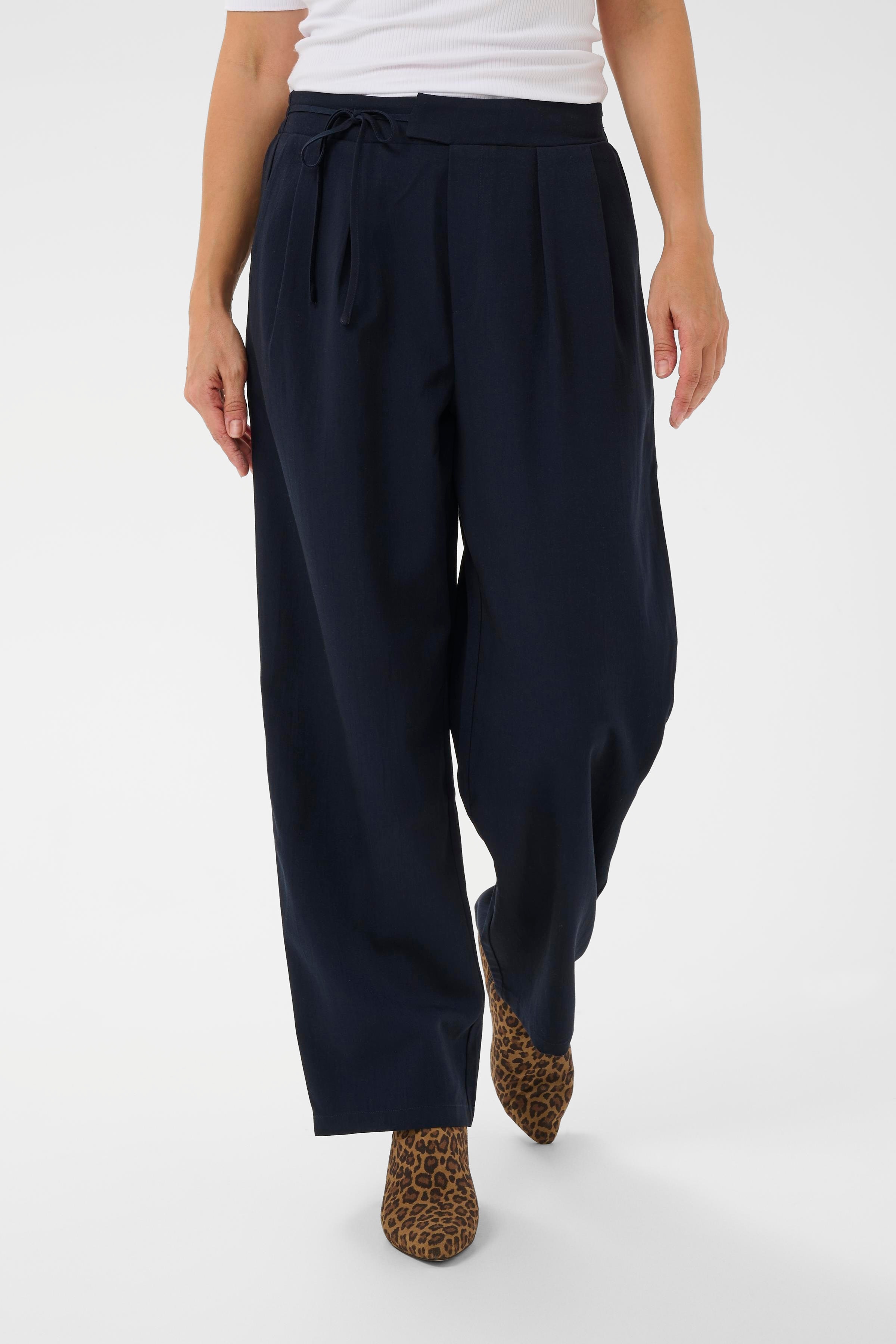 BPlinda Trousers LOOKBOOK FRONT 40200102-194020