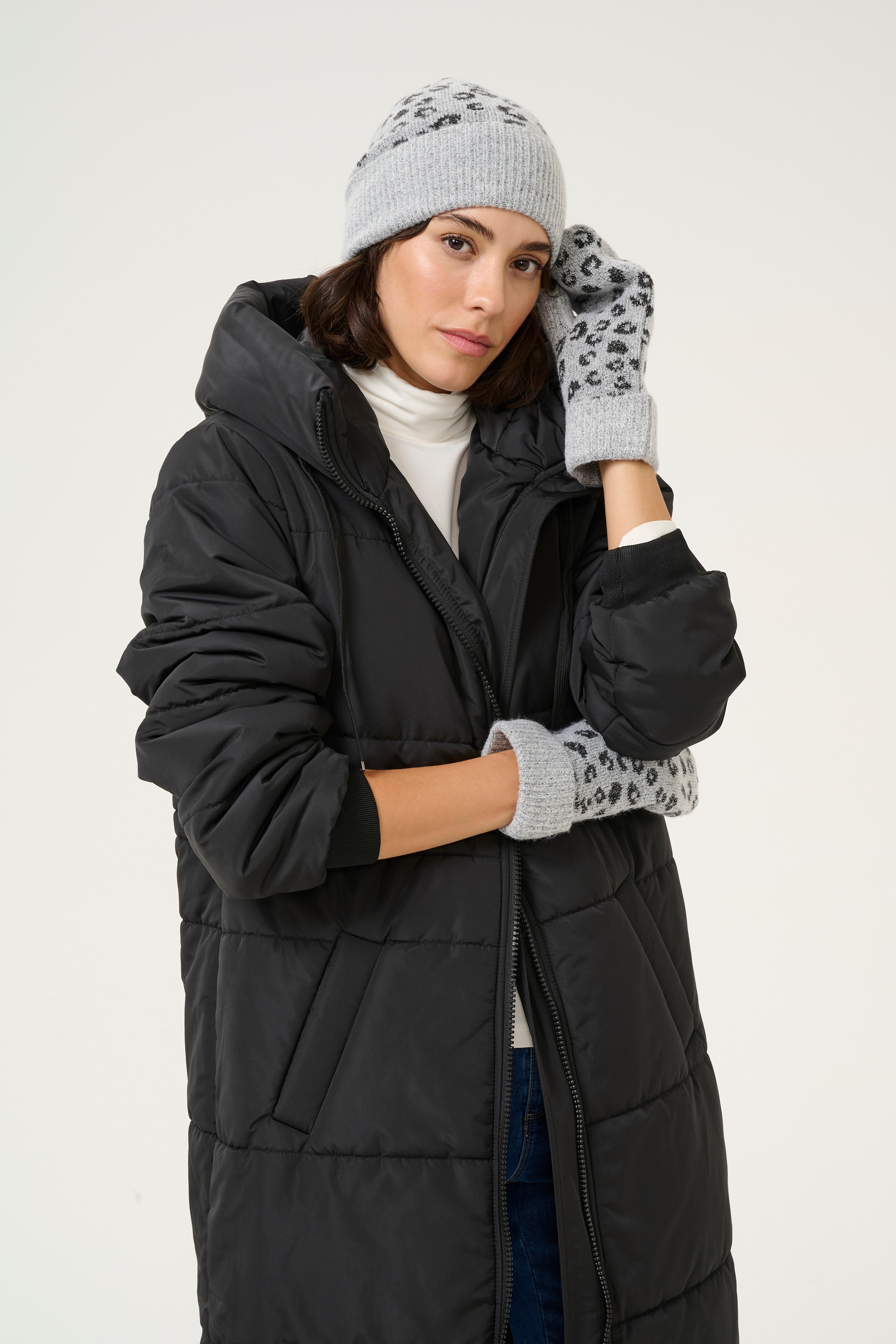 KAmolly Hatt LOOKBOOK FRONT 10509951-100123