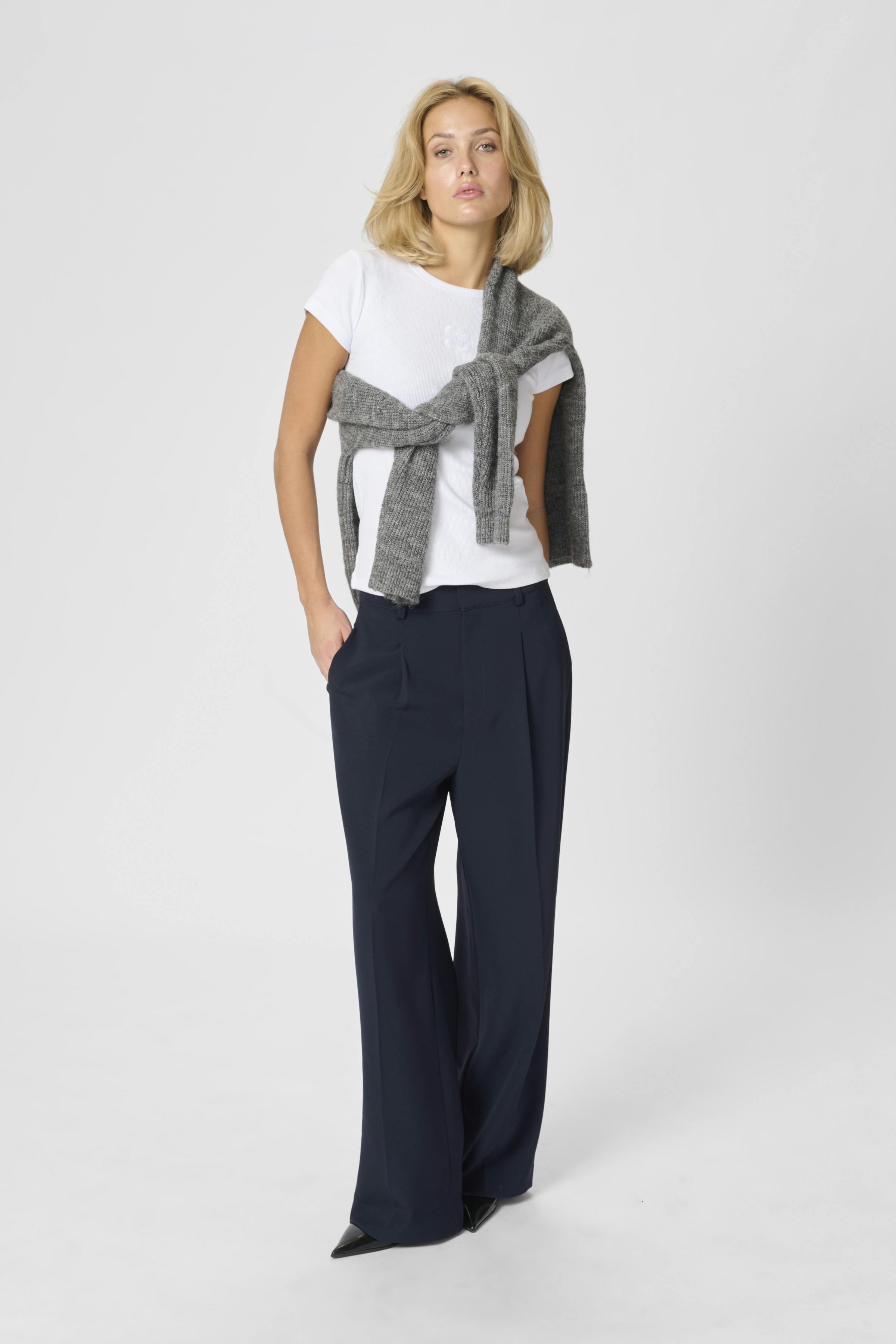 28 THE TAILORED HIGH PANT LOOKBOOK FRONT 10703971-193812