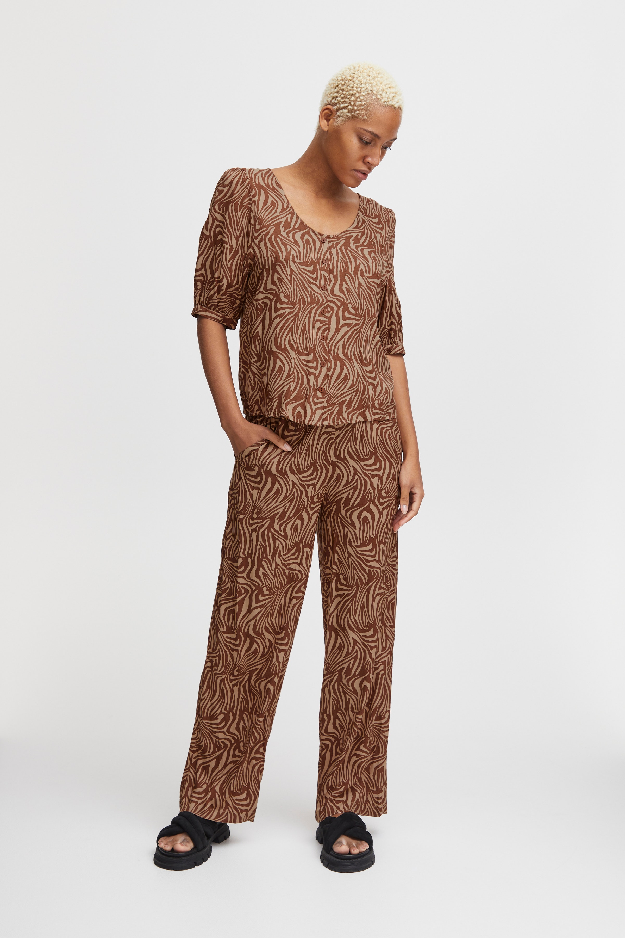 IHRITA Bluse LOOKBOOK FRONT 20118885-201993