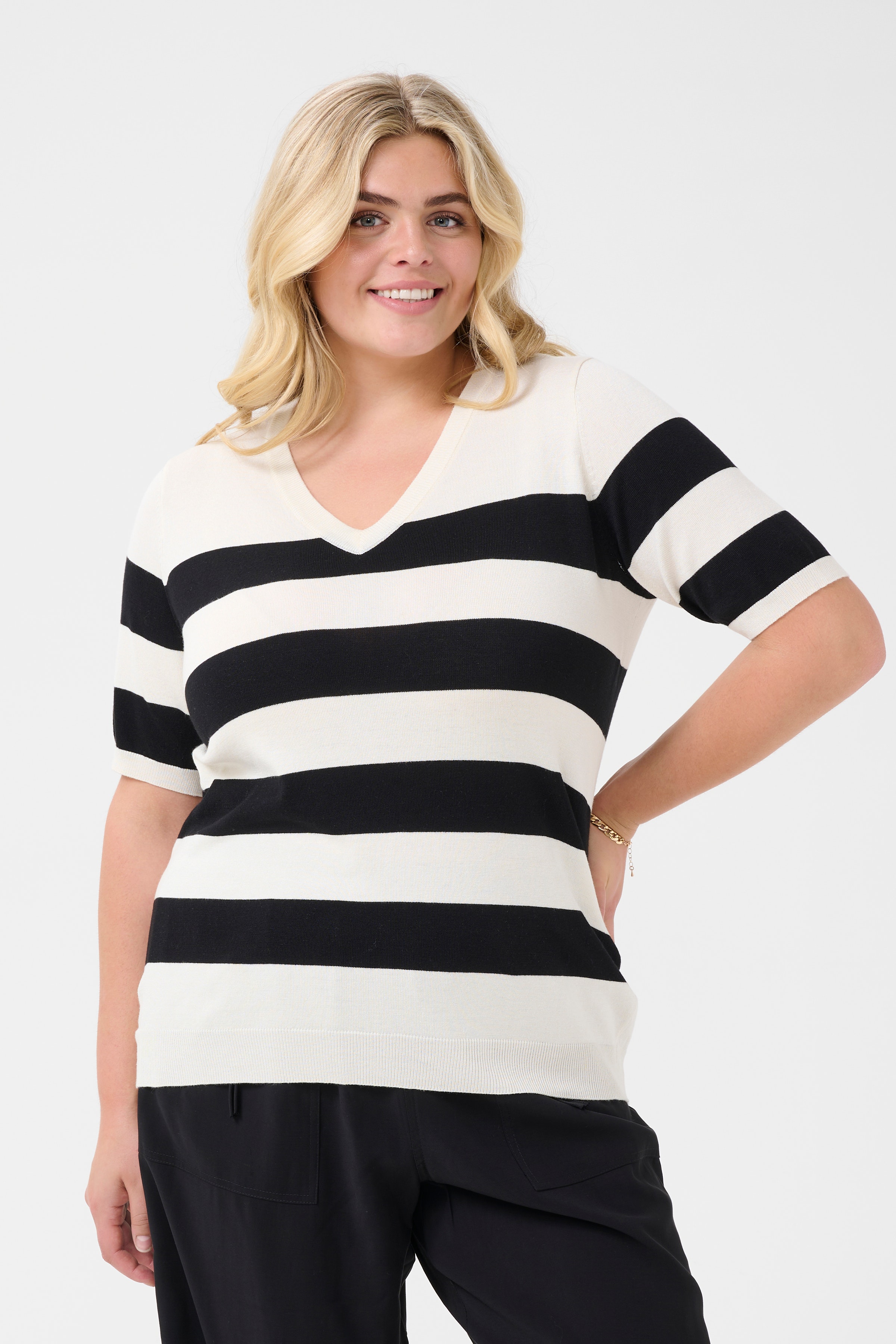 KClizzy Pullover LOOKBOOK FRONT 10583577-108166