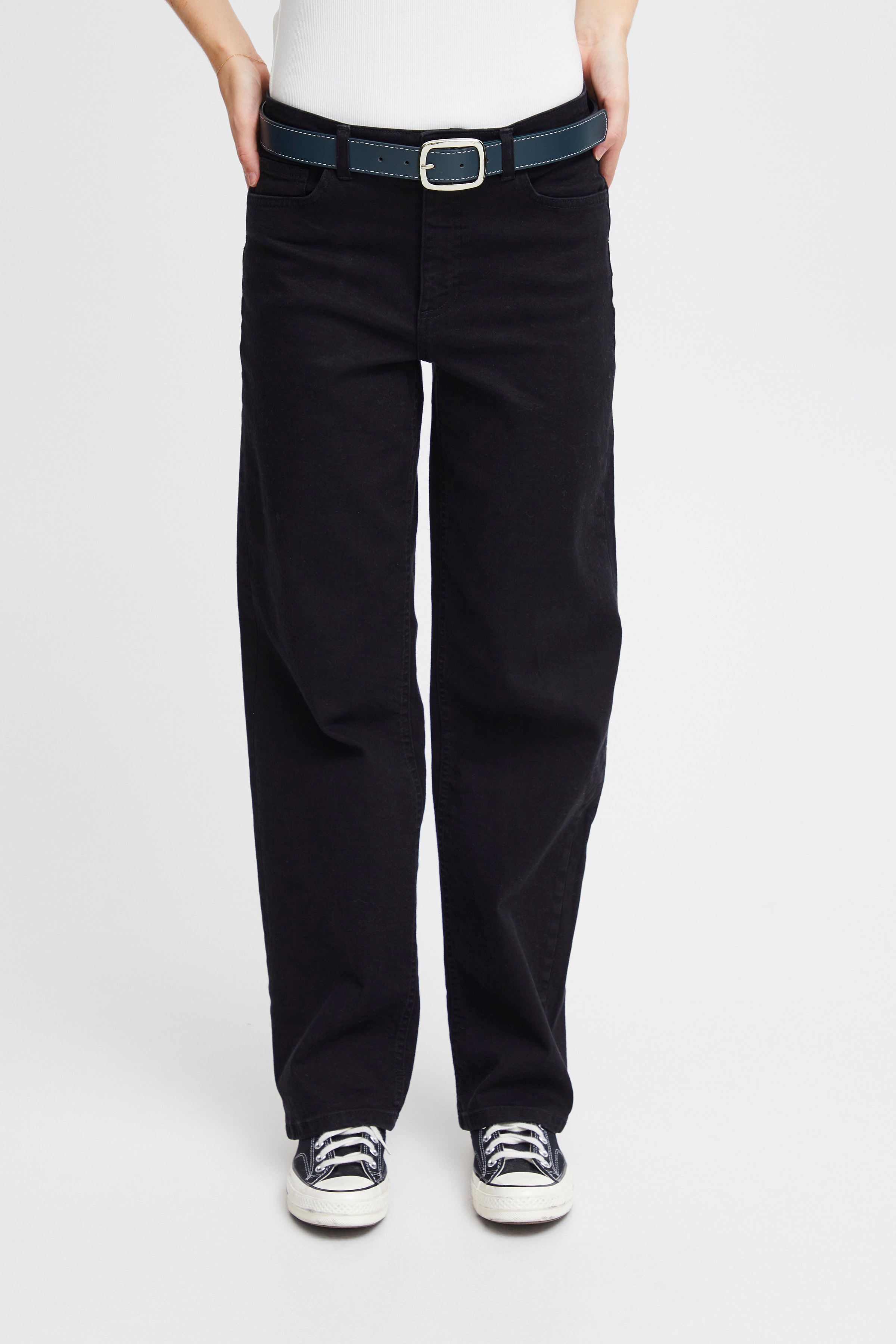 IACORMIA Belte LOOKBOOK FRONT 20120553-194010