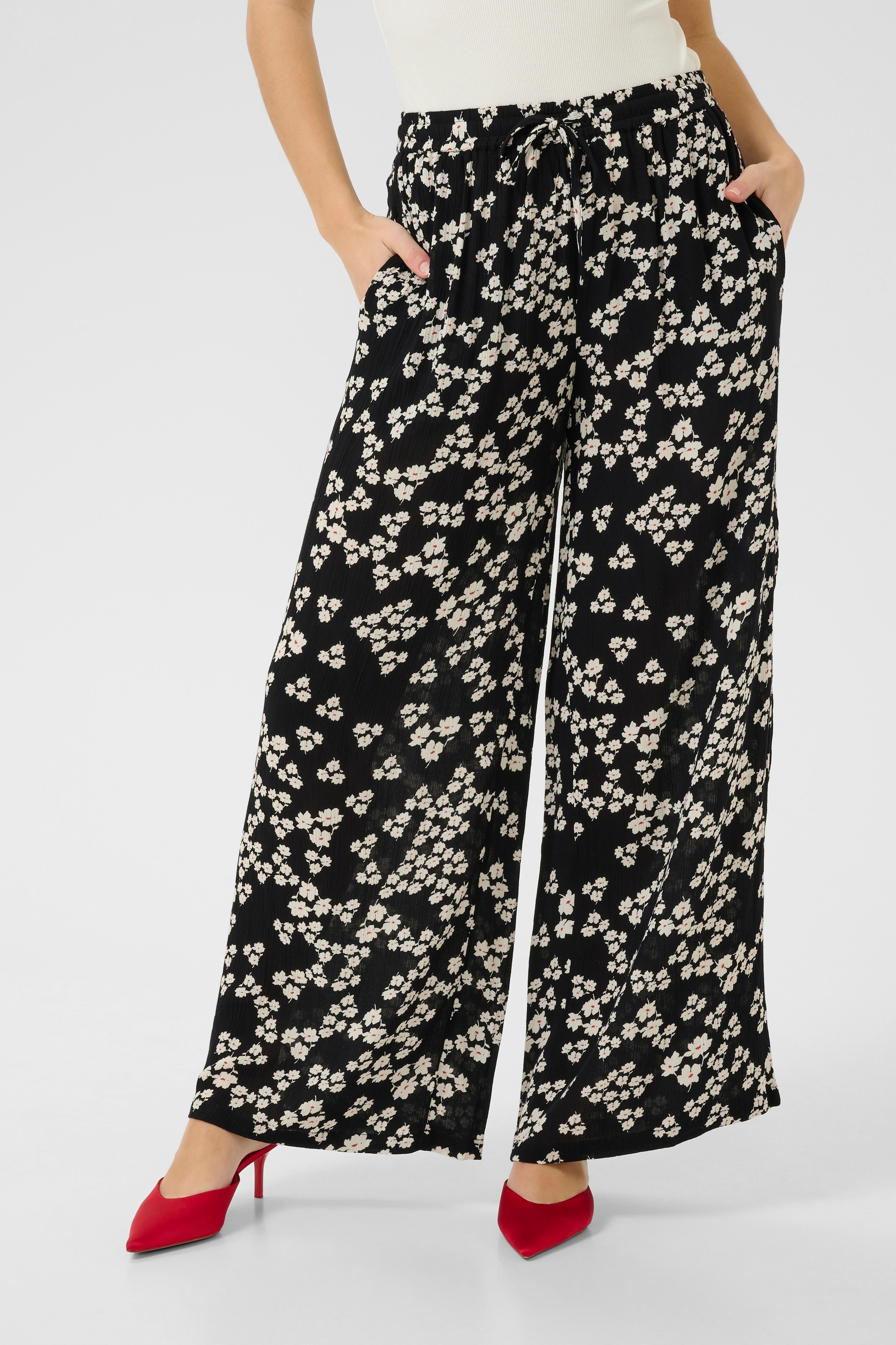 KAthora Bukser LOOKBOOK FRONT 10510037-107561