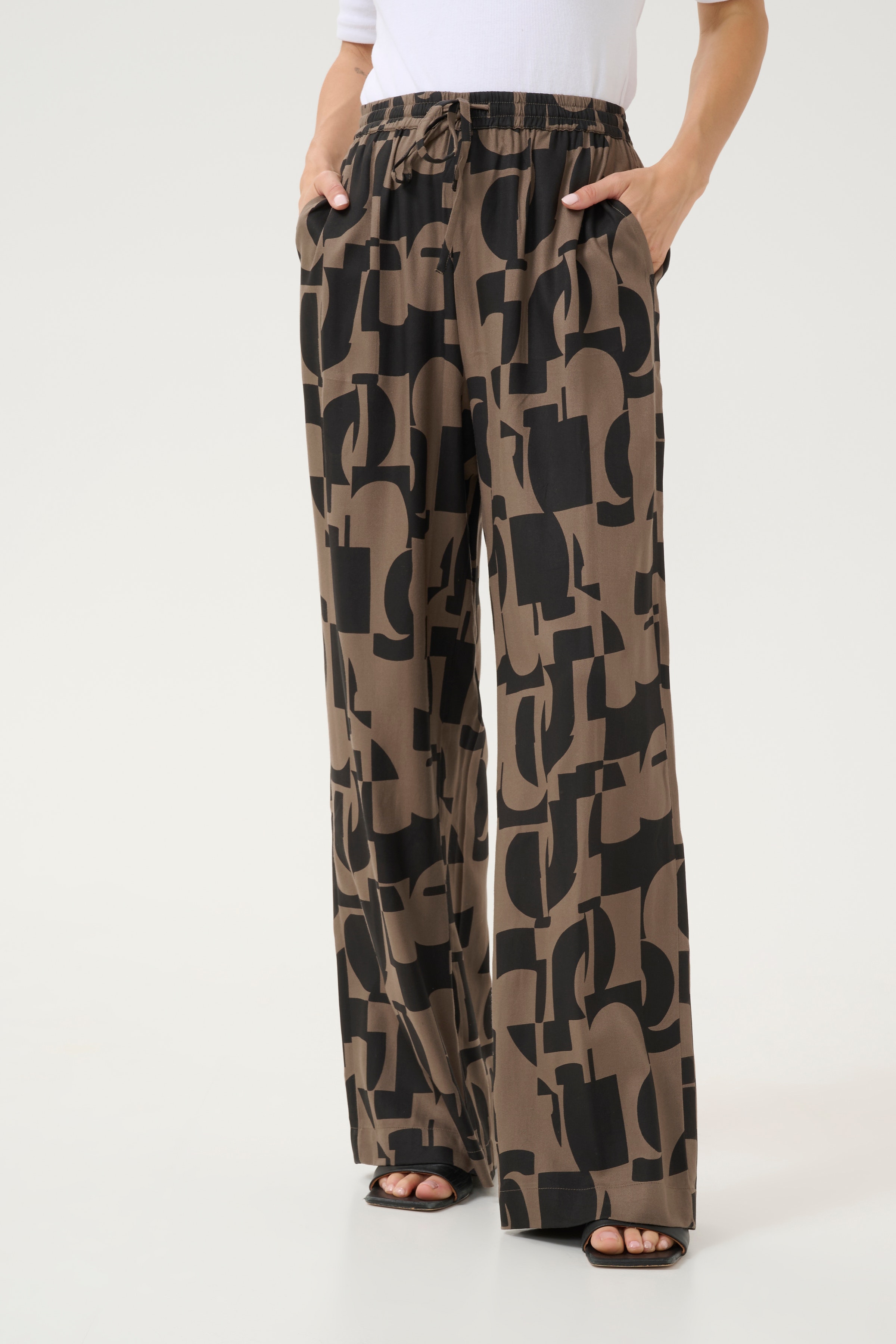 BPzia Trousers LOOKBOOK FRONT 10590749-106735B