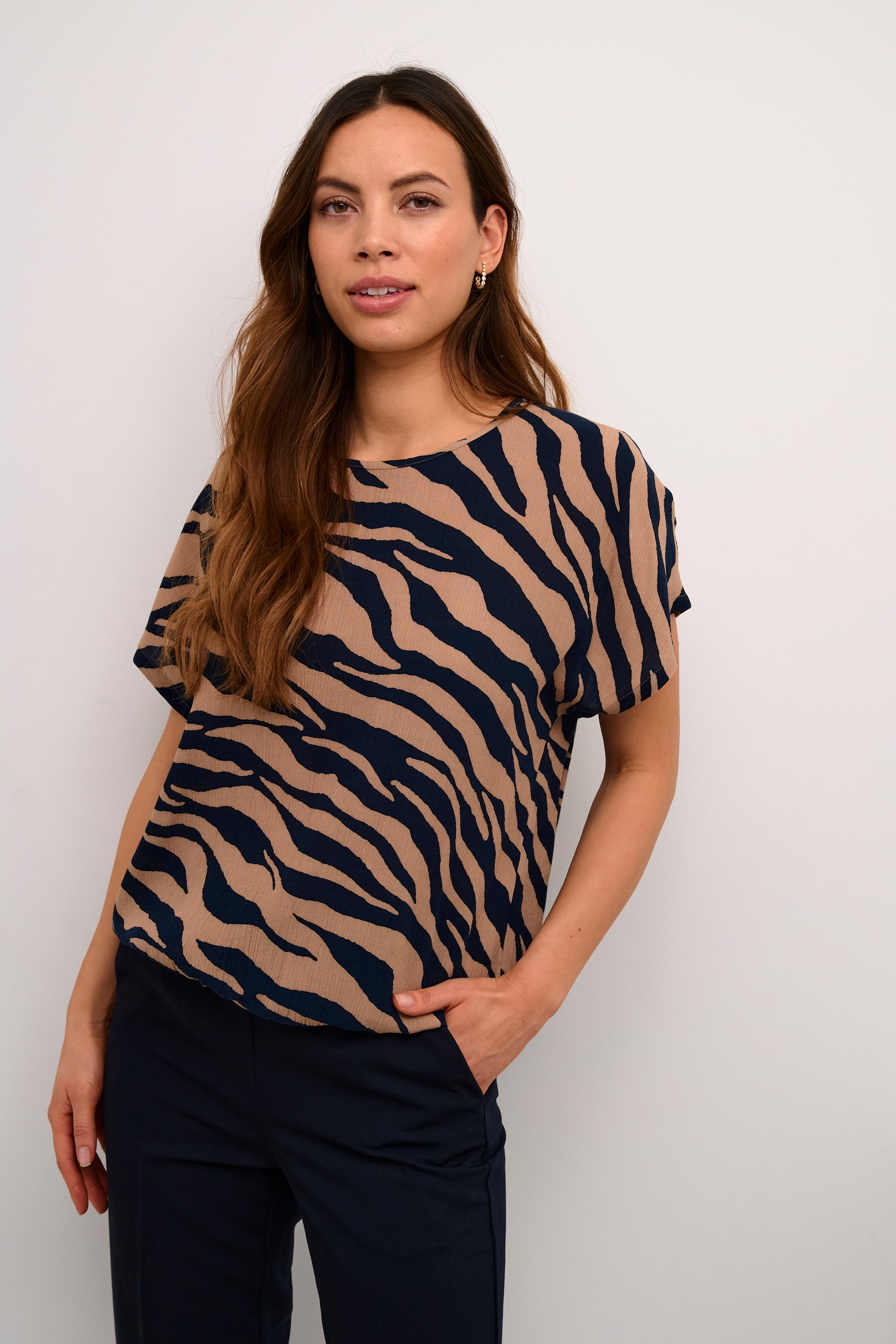 KAmarita Bluse LOOKBOOK FRONT 10507705-106332