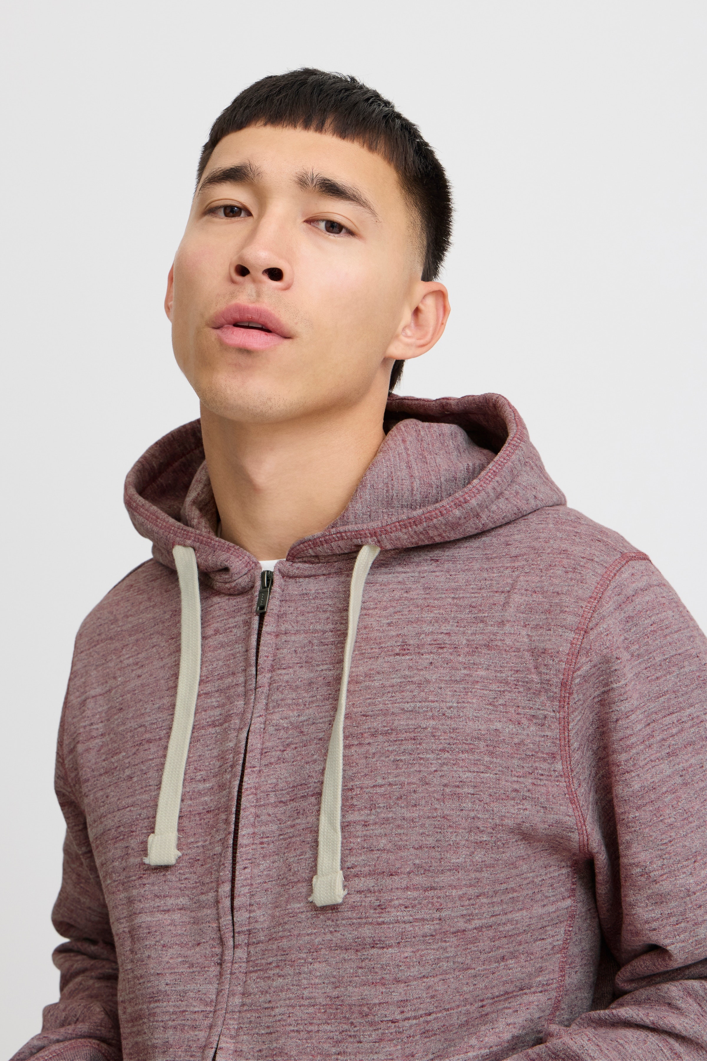 Hættetrøje med lynlås LOOKBOOK DETAIL 20706981-73812