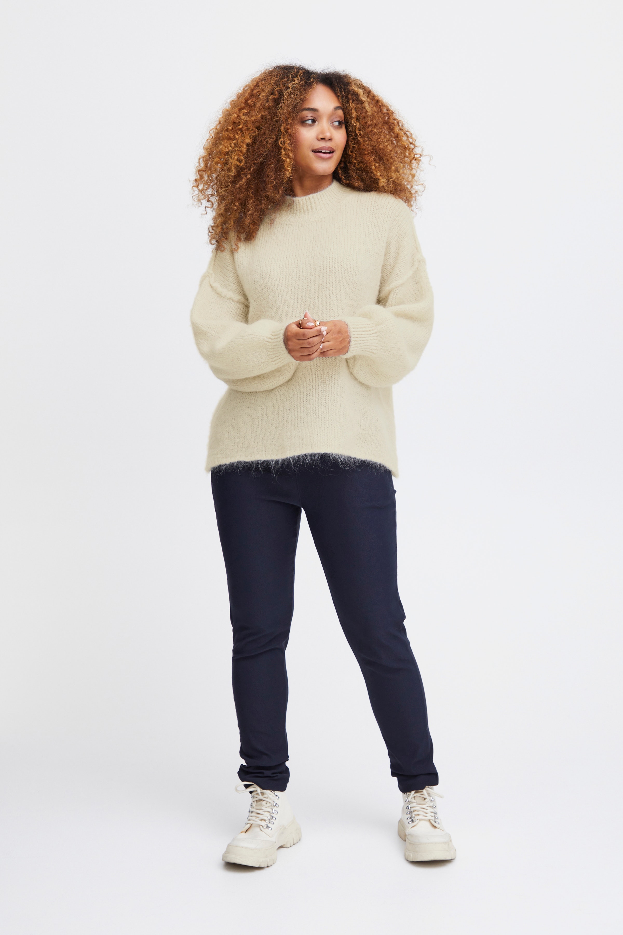 SBCARIN Pullover LOOKBOOK FRONT 22100427-140002