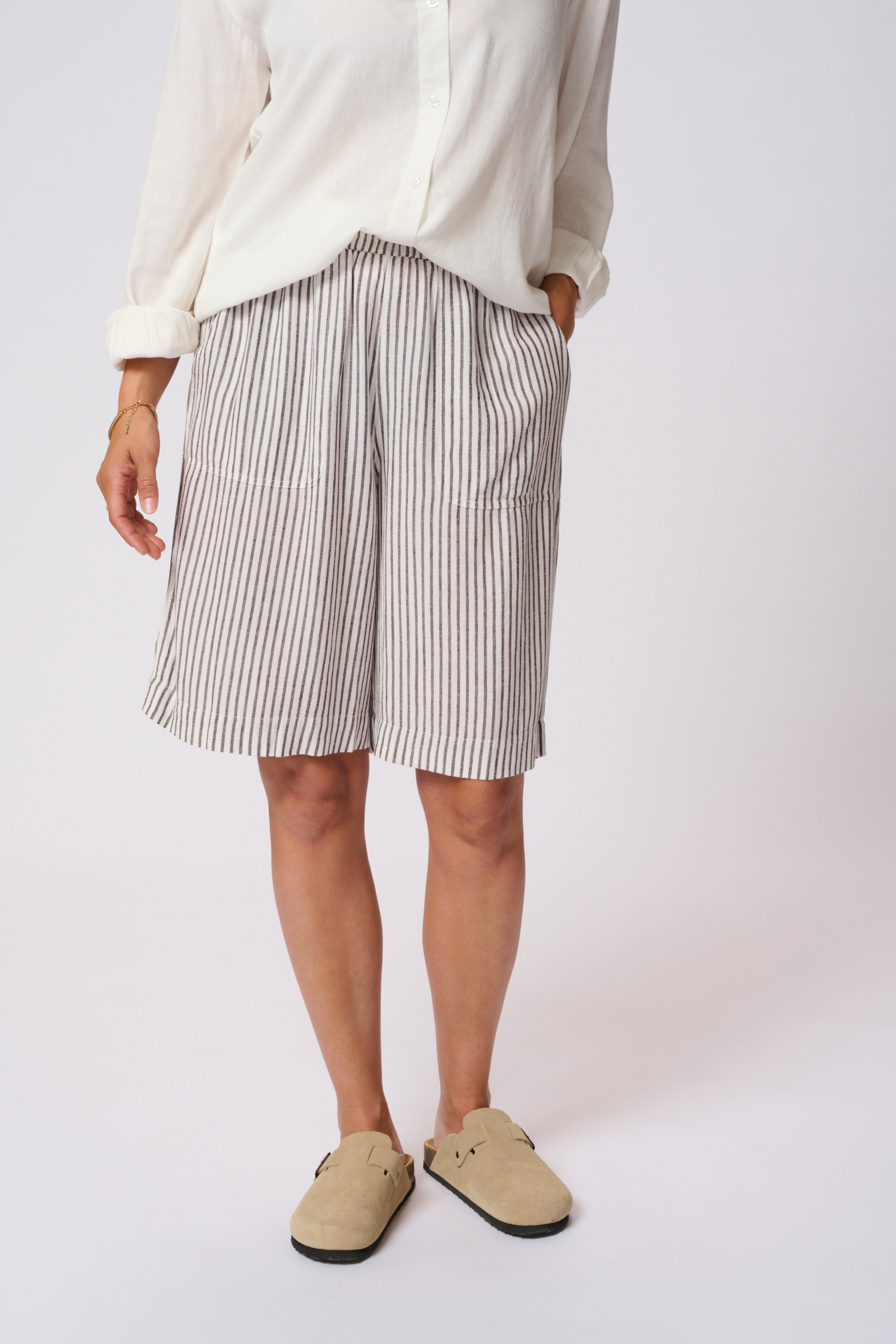 KAmilia Lin Shorts LOOKBOOK FRONT 10509668-107749