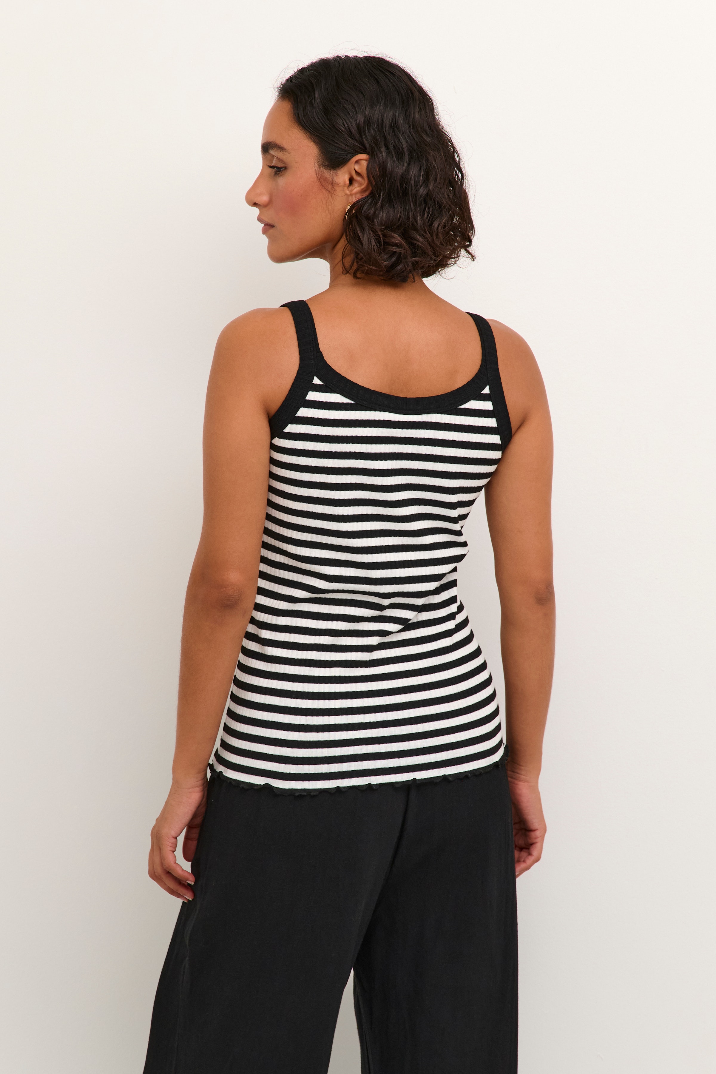 KAamanda Top LOOKBOOK BACK 10508634-105808