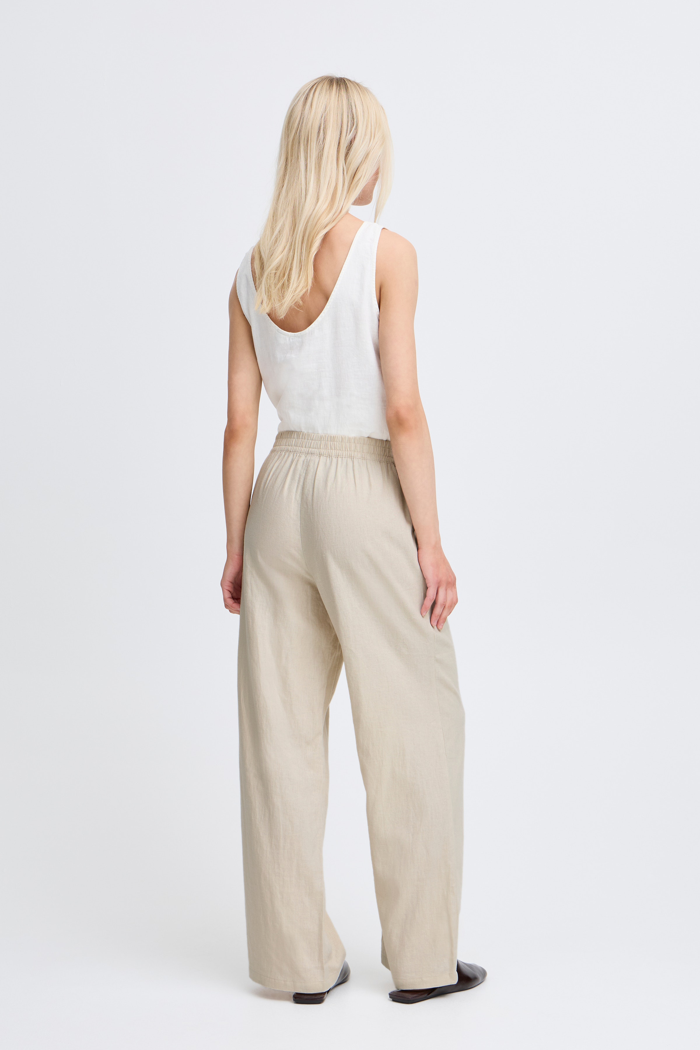 BYFALAKKA Hose LOOKBOOK BACK 20814563-135304