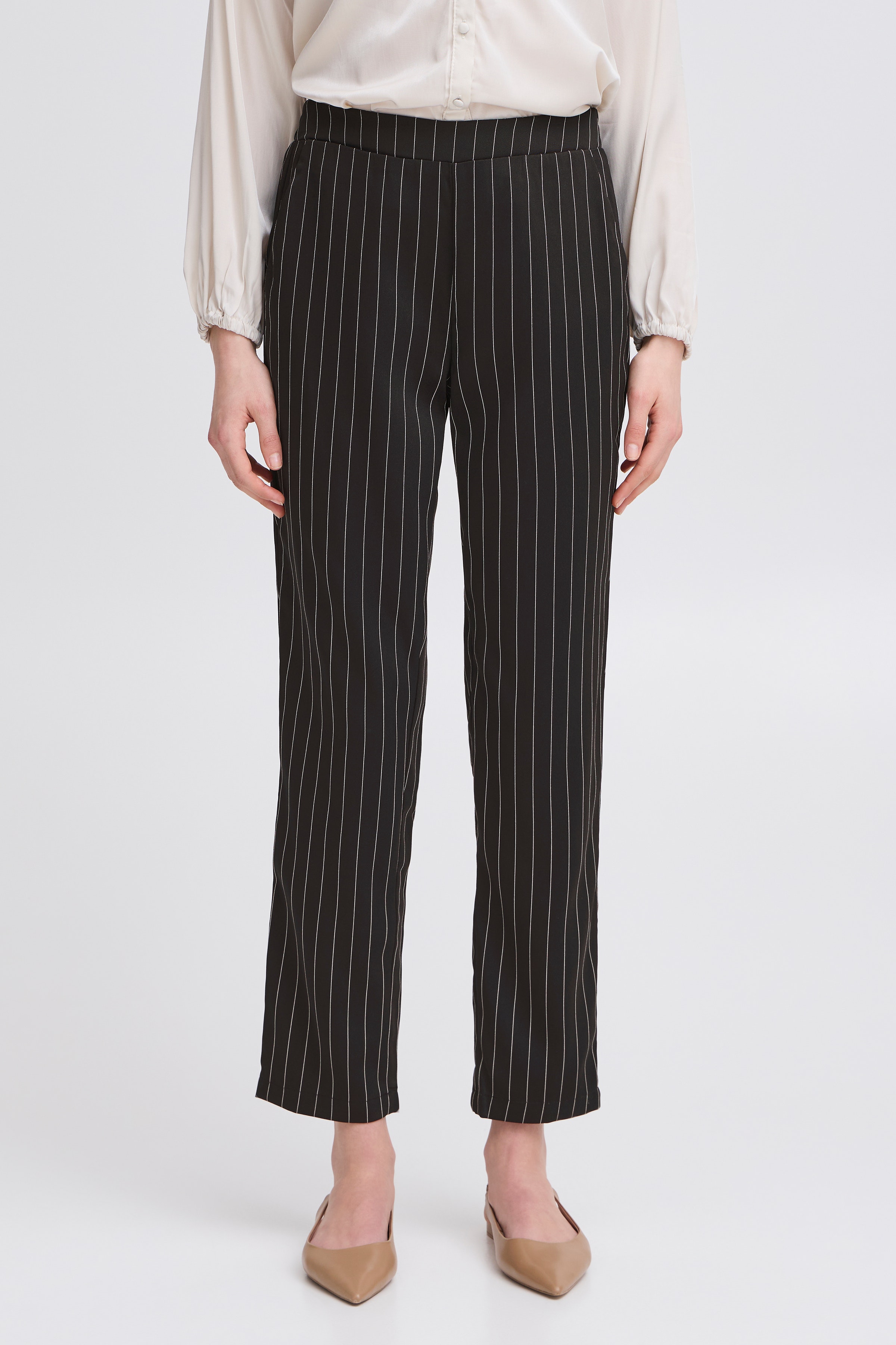 FRPAMILA Trousers LOOKBOOK FRONT 20613802-200115