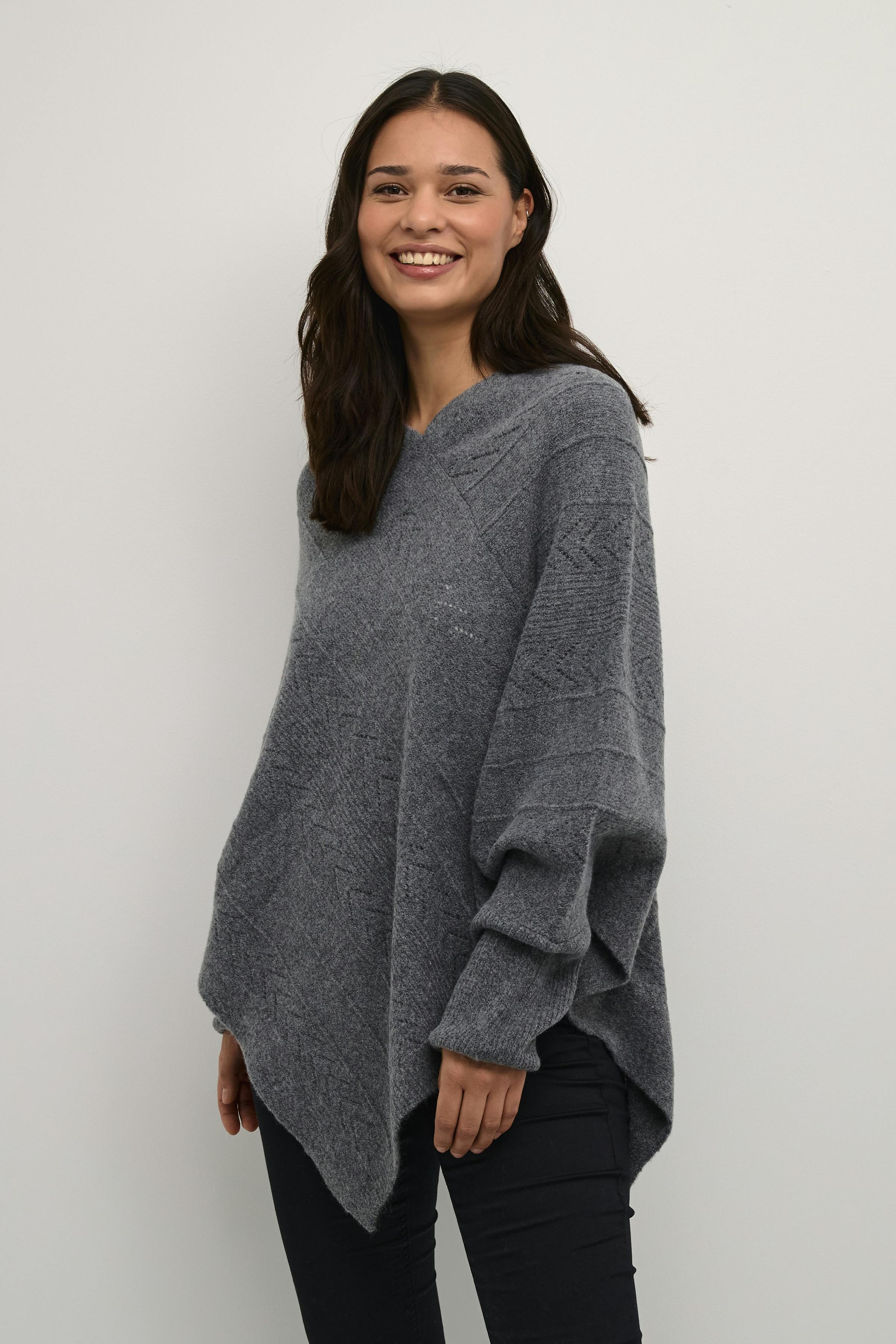 CRHoliday Poncho LOOKBOOK FRONT 10610828-1902011