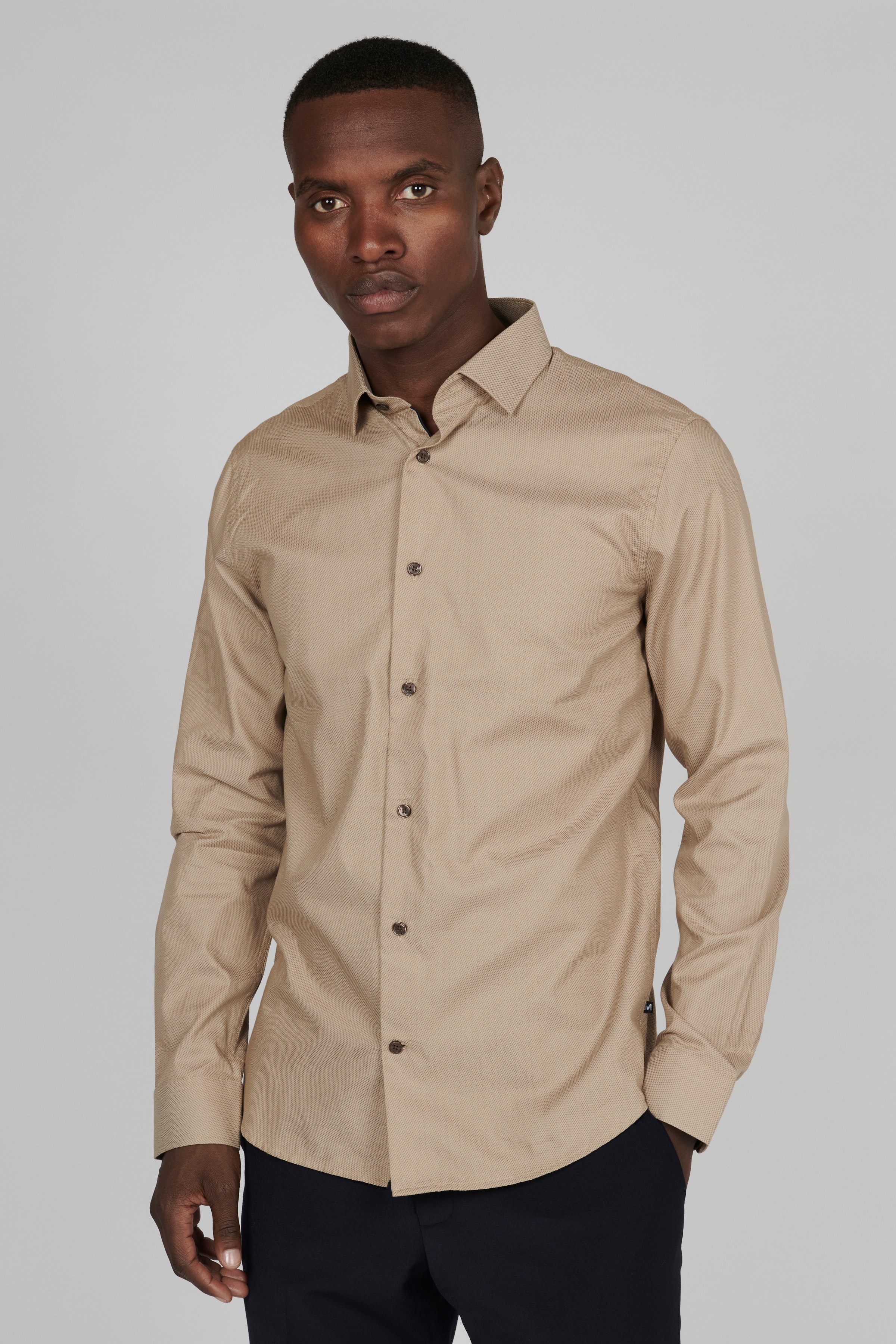 MAtrostol Shirt LOOKBOOK FRONT 30207030-190617