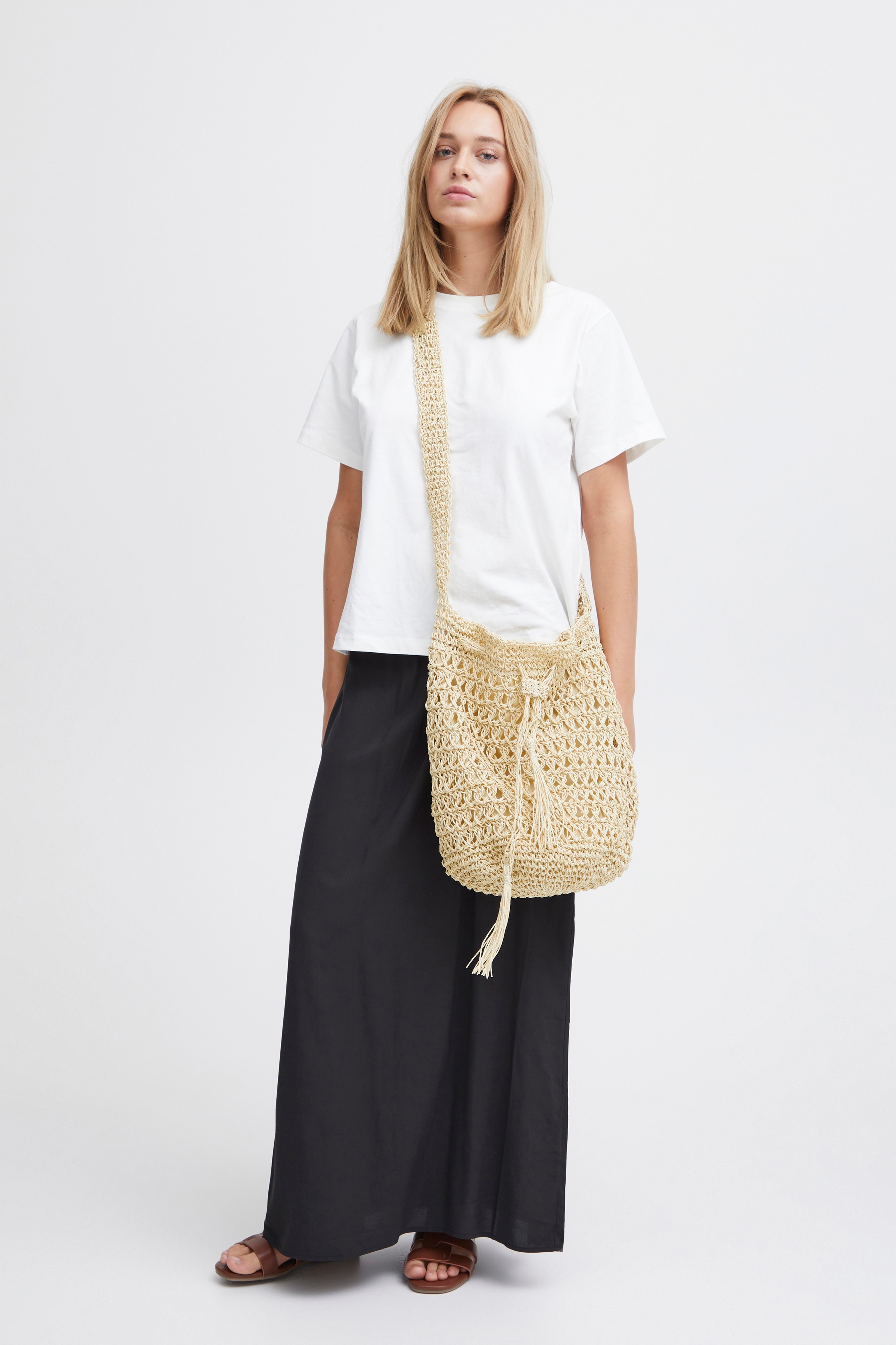 IAYAWURU Pose LOOKBOOK FRONT 20120952-151308