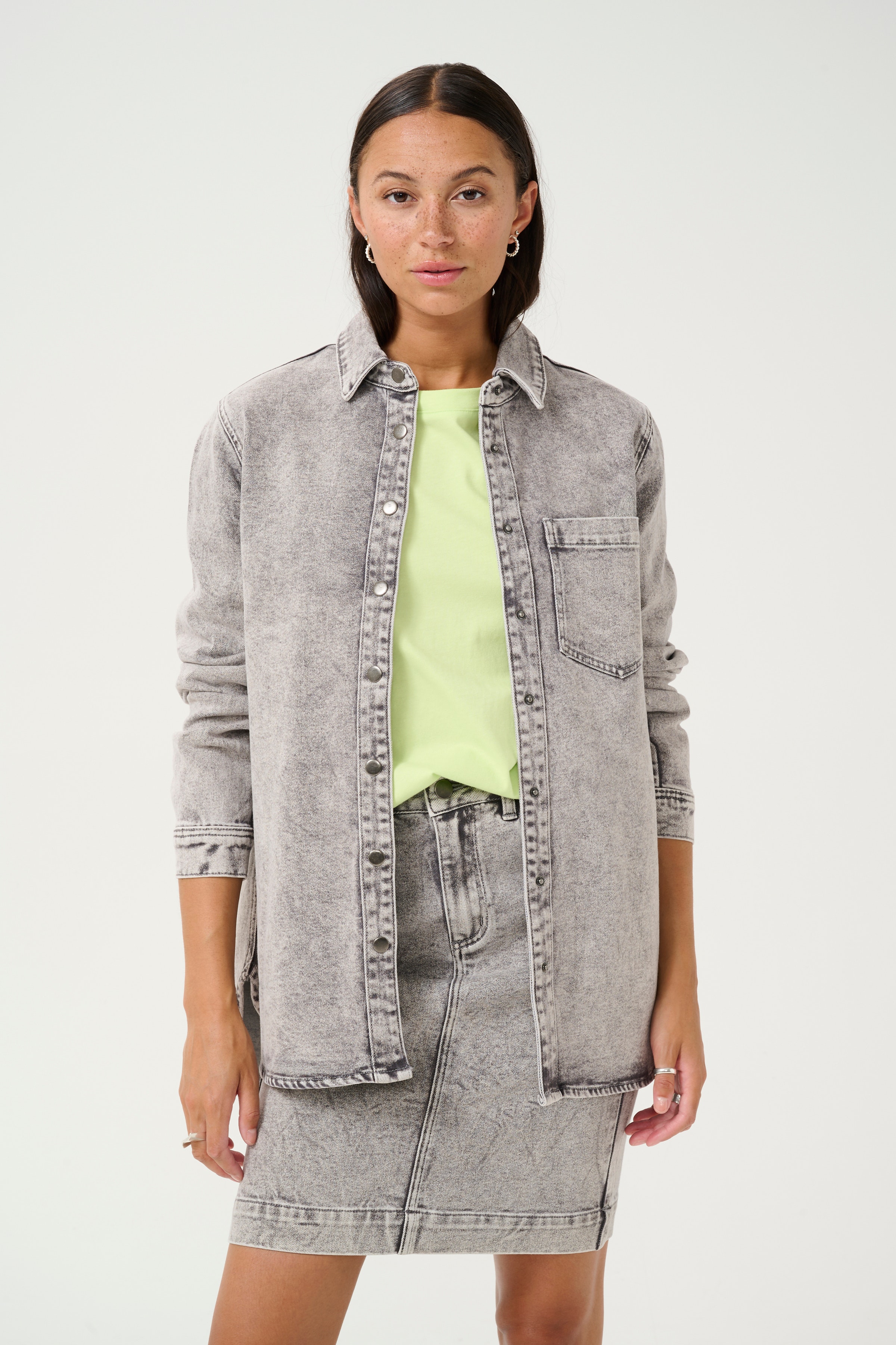 KAamelia Denimskjorte LOOKBOOK FRONT 10509655-107107