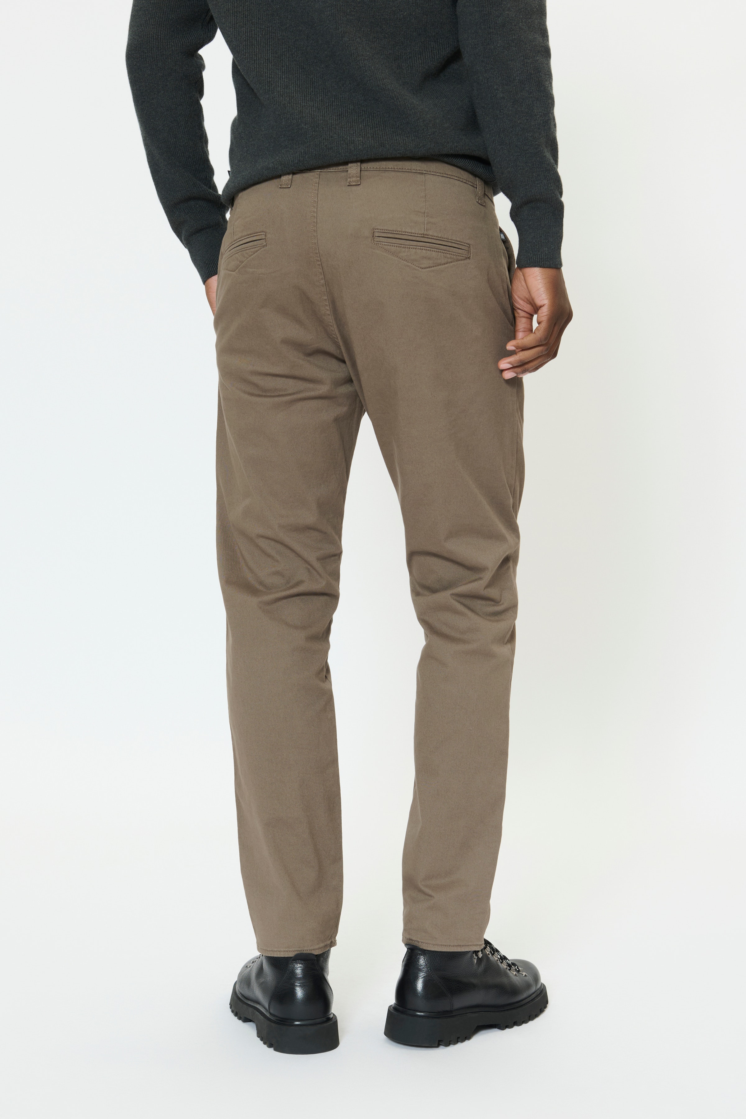 MABrent Trousers LOOKBOOK BACK 30207455-190808