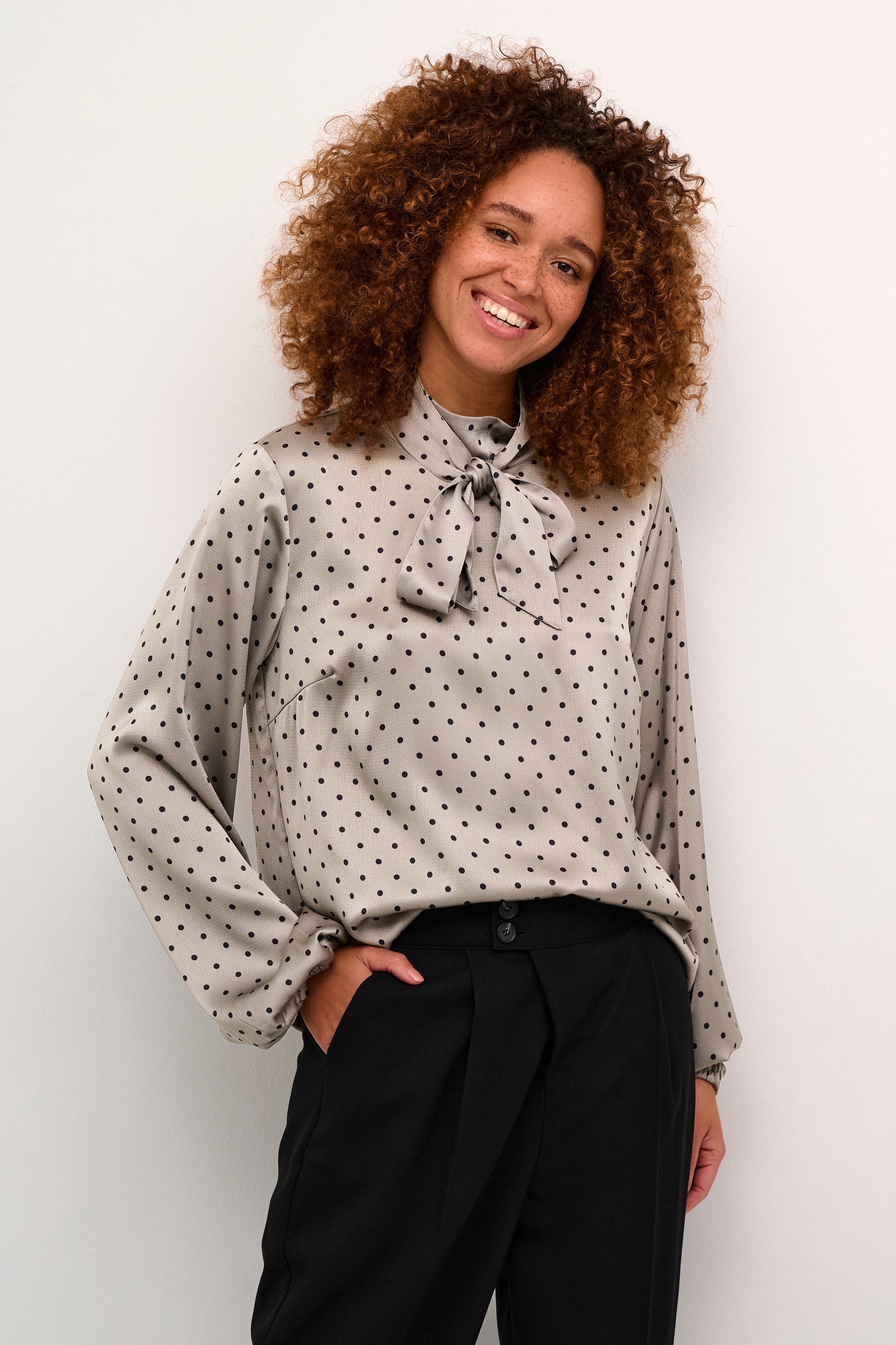 KAdonna Blouse LOOKBOOK FRONT 10509245-106645