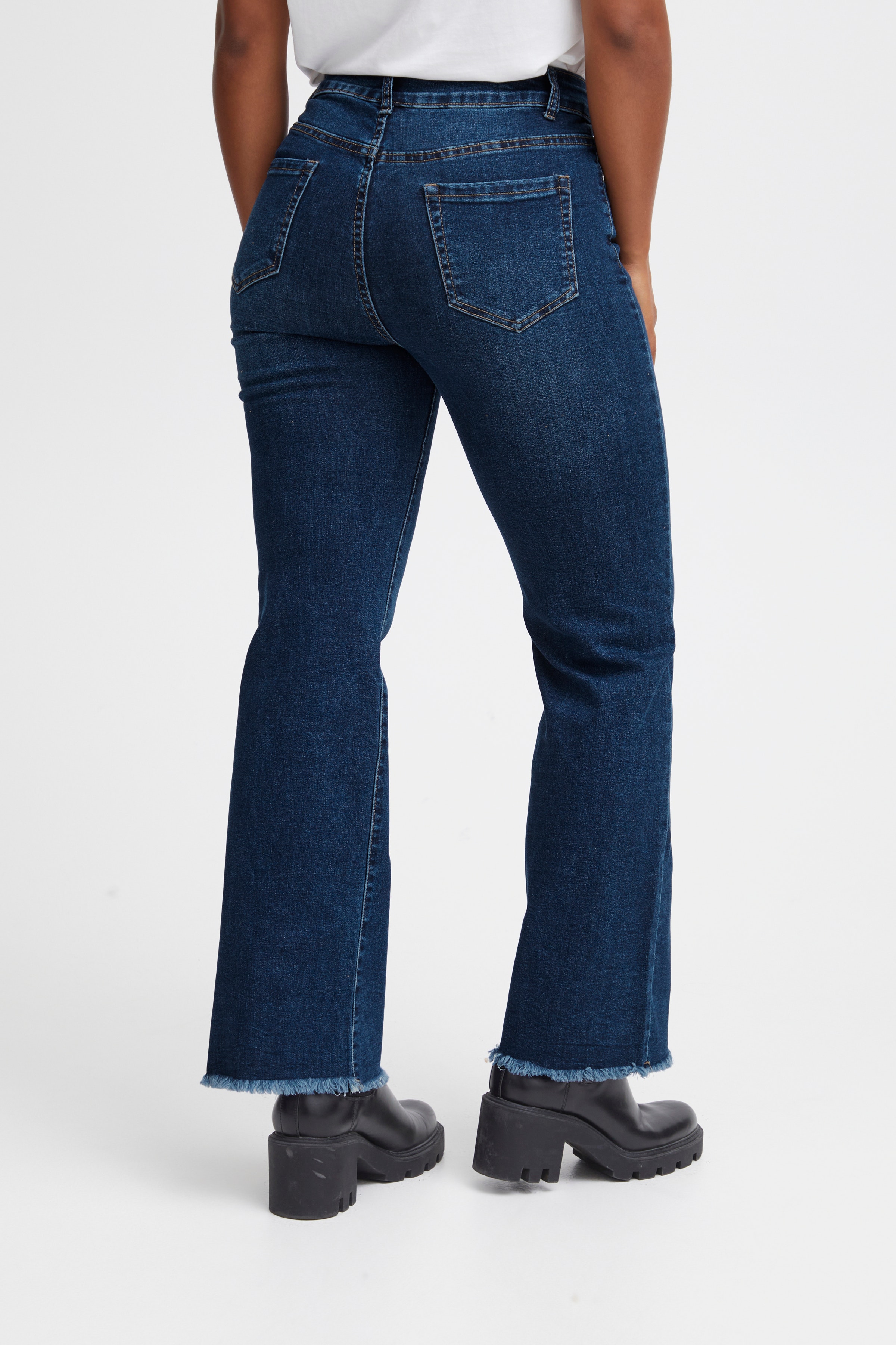 SBFANAS Byxor LOOKBOOK BACK 22100407-203677