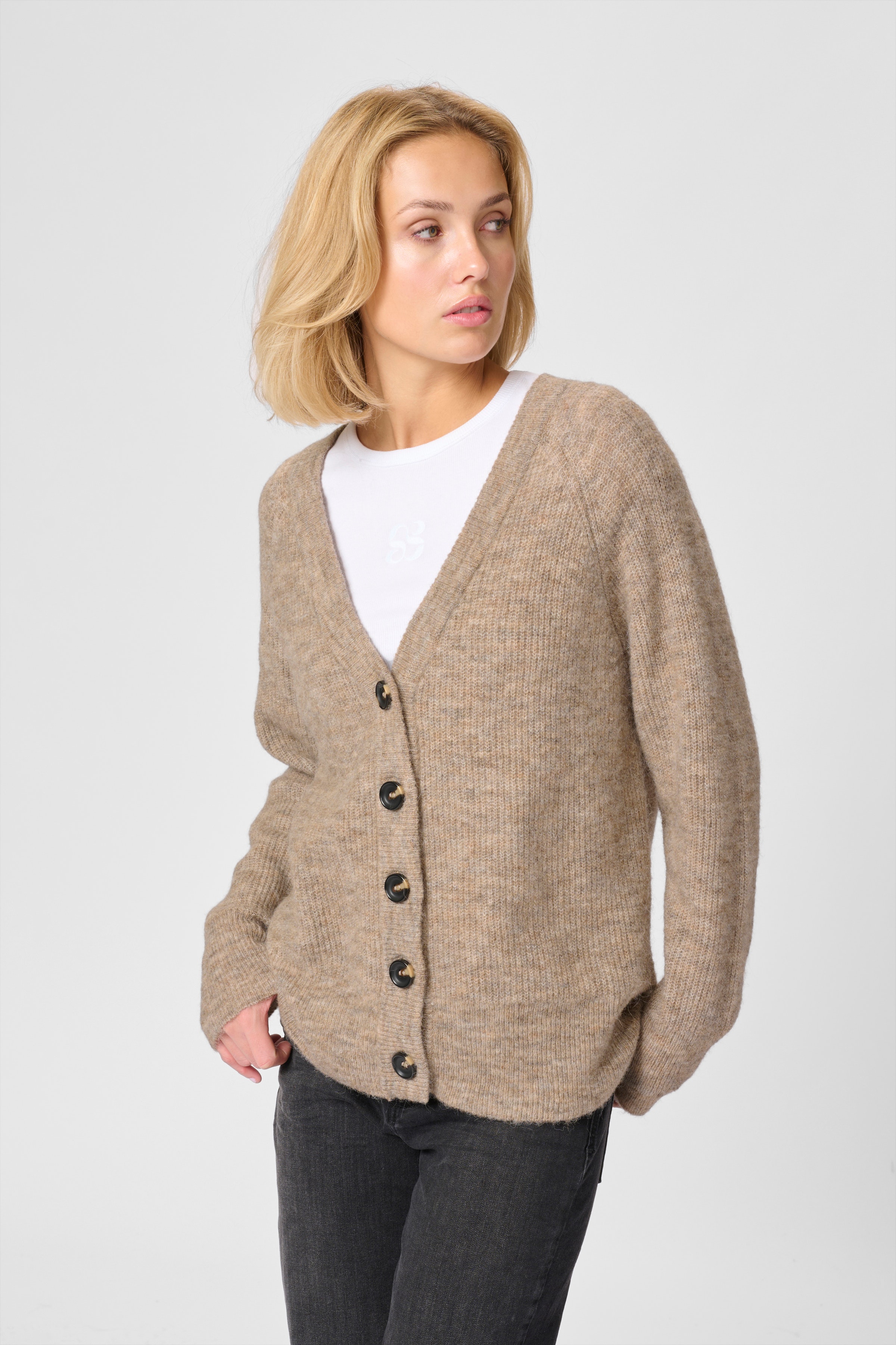 04 Cardigan LOOKBOOK FRONT 10703604-1710091