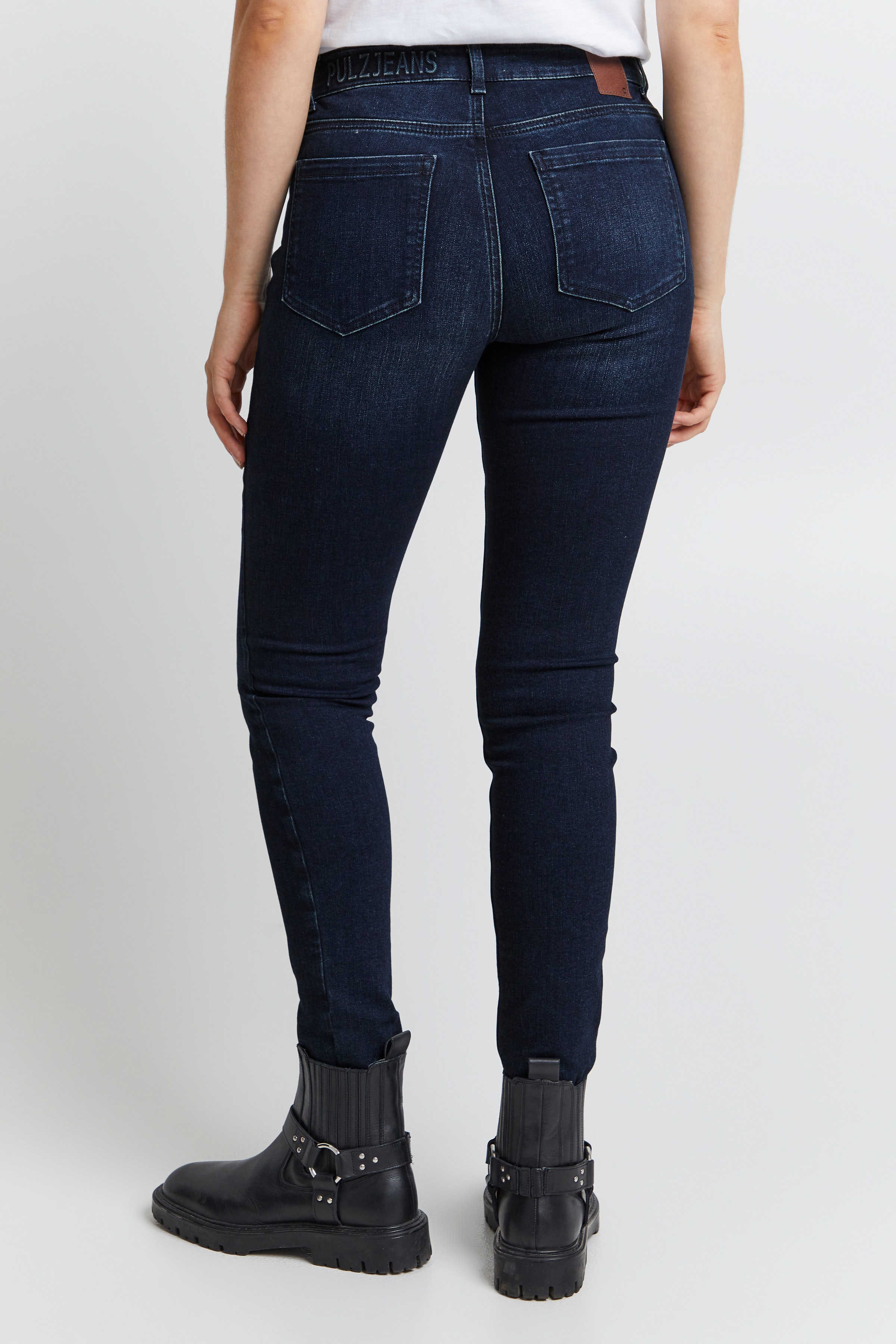 PZEMMA Jeans LOOKBOOK BACK 50206791-200002