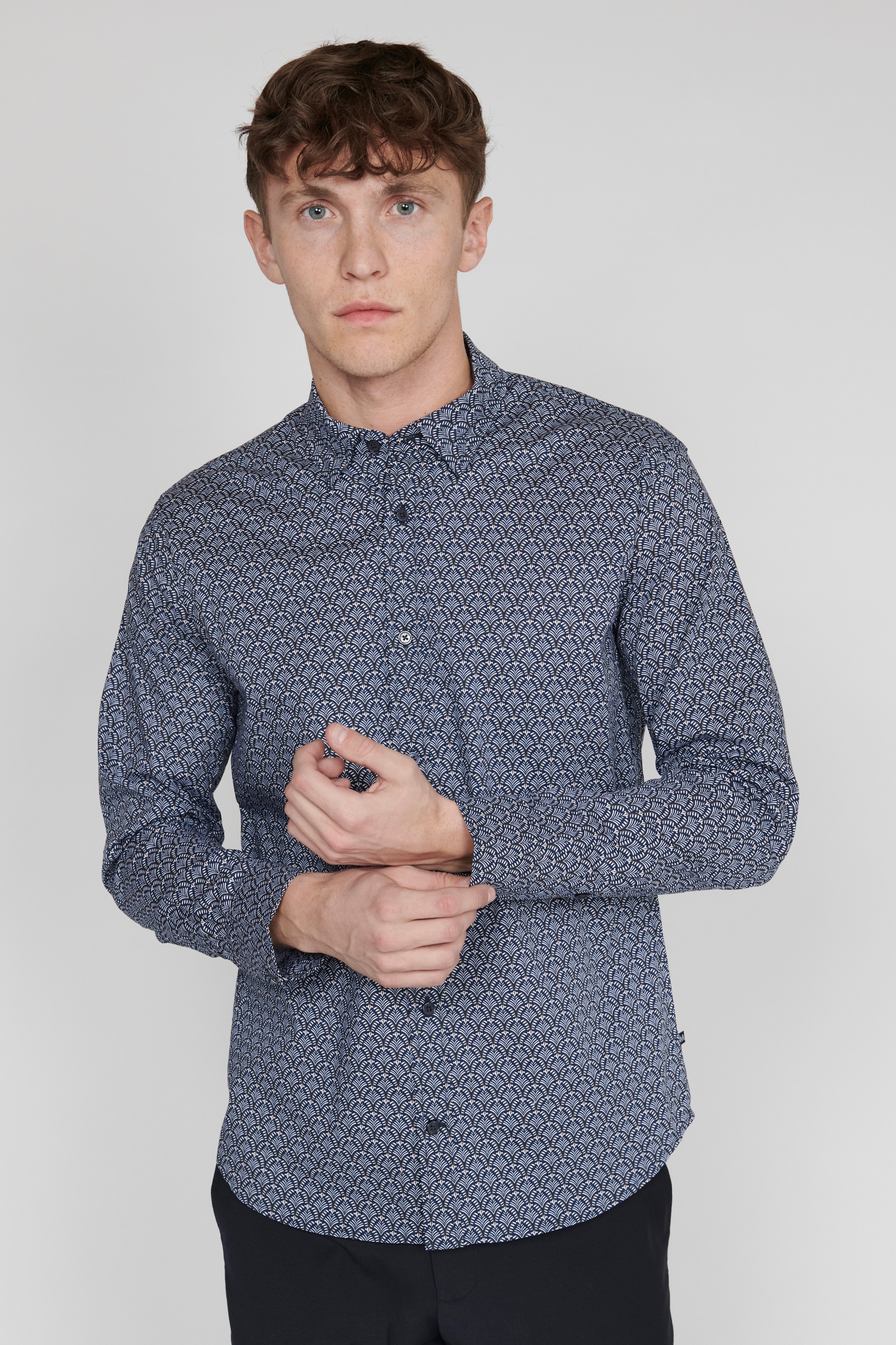 MAtrostol Shirt LOOKBOOK FRONT 30206992-194011