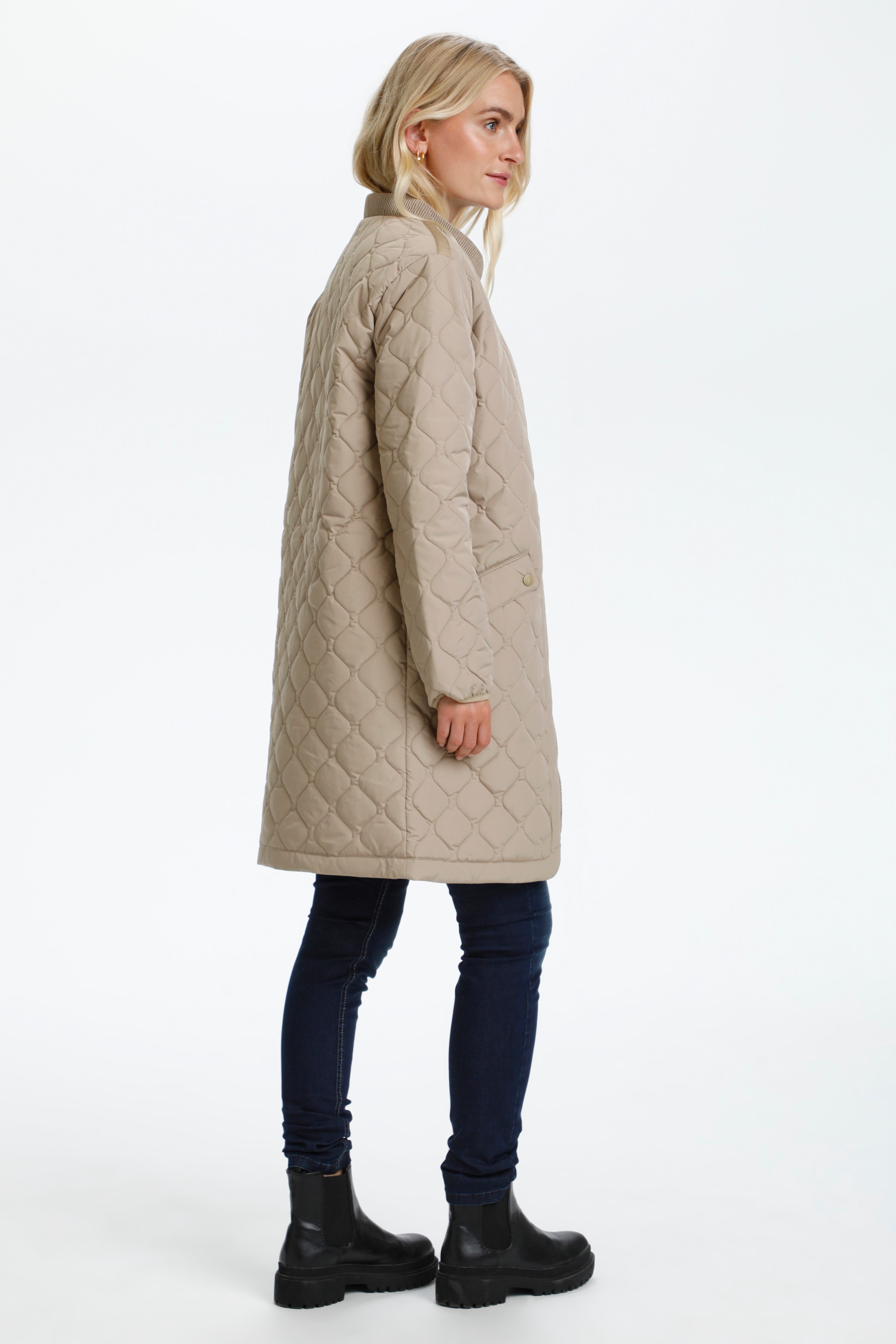 ArwenCR Outerwear LOOKBOOK BACK 10606580-171312