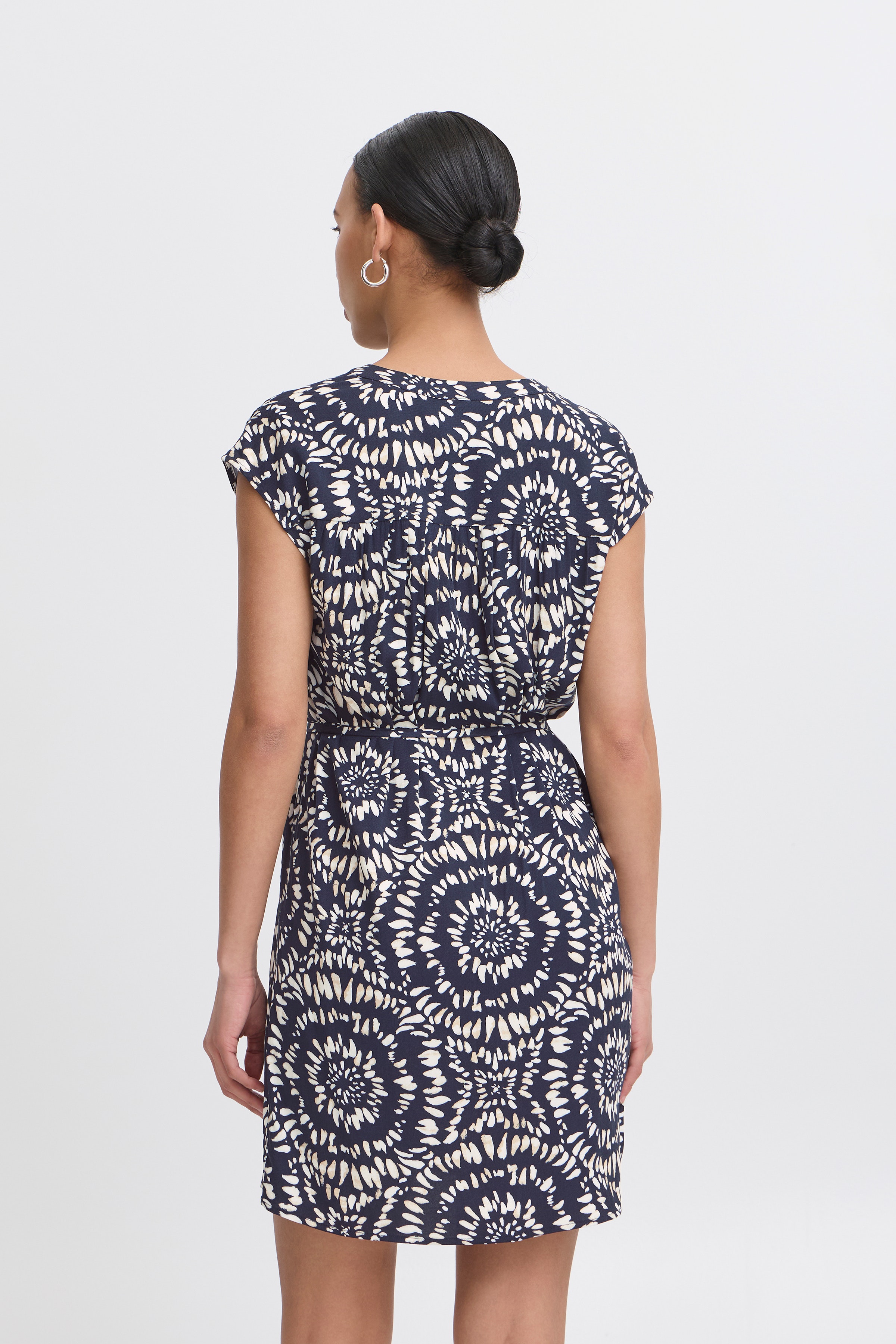 IHAYA Kjole LOOKBOOK BACK 20123316-204613