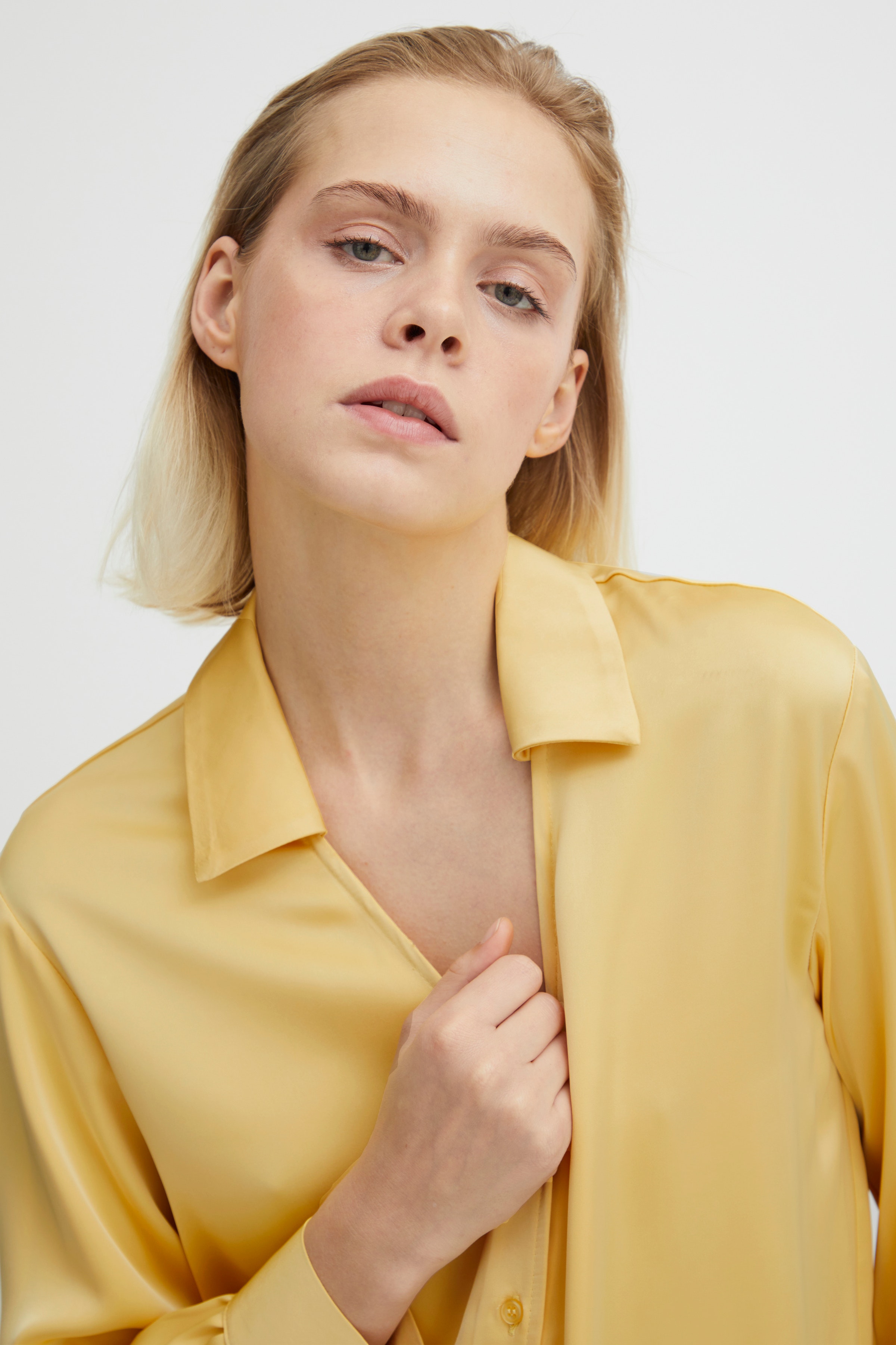 IHVITELLA Skjorte LOOKBOOK DETAIL 20118135-140935
