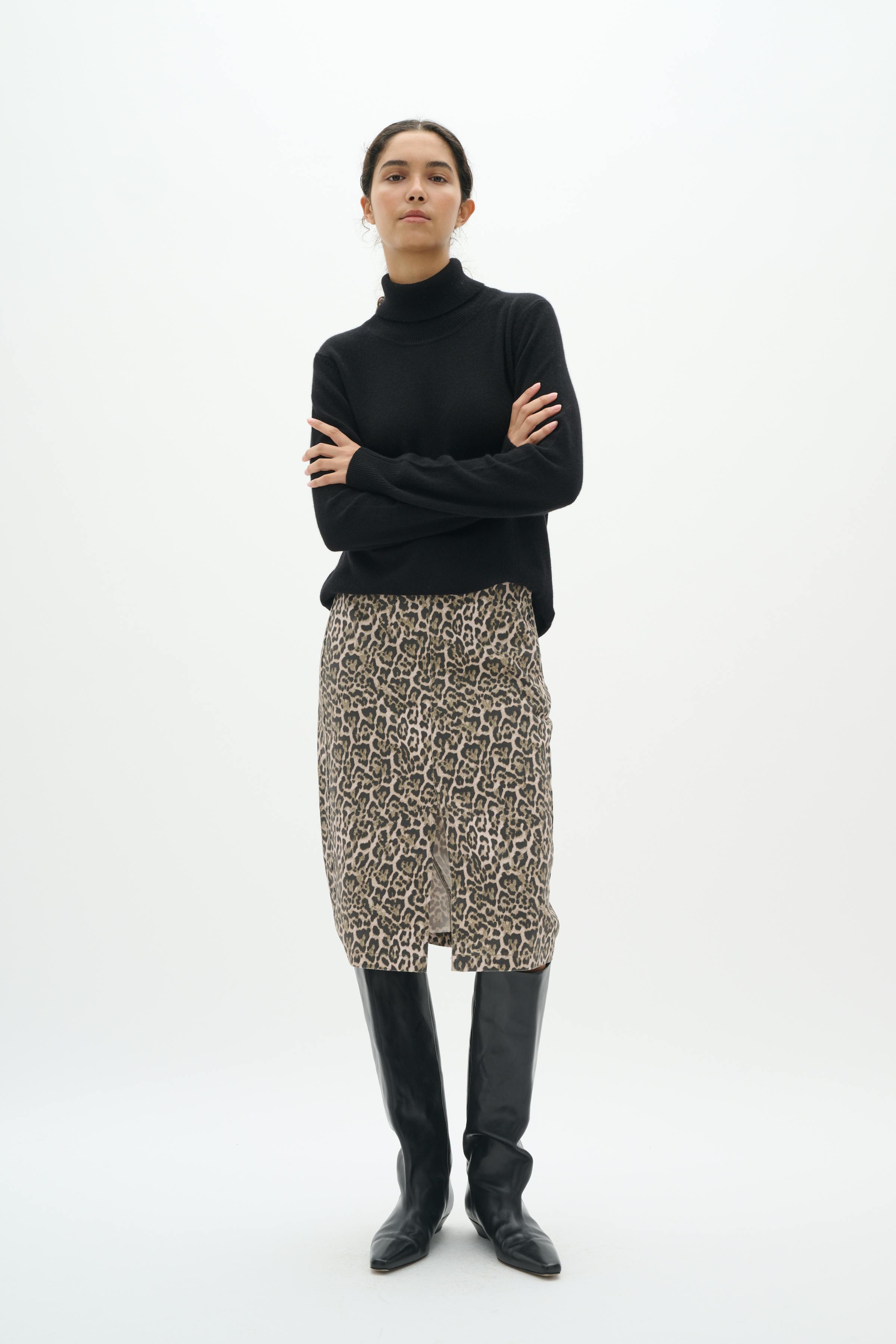 RiverIW leopard Kjol LOOKBOOK FRONT 30110454-300824