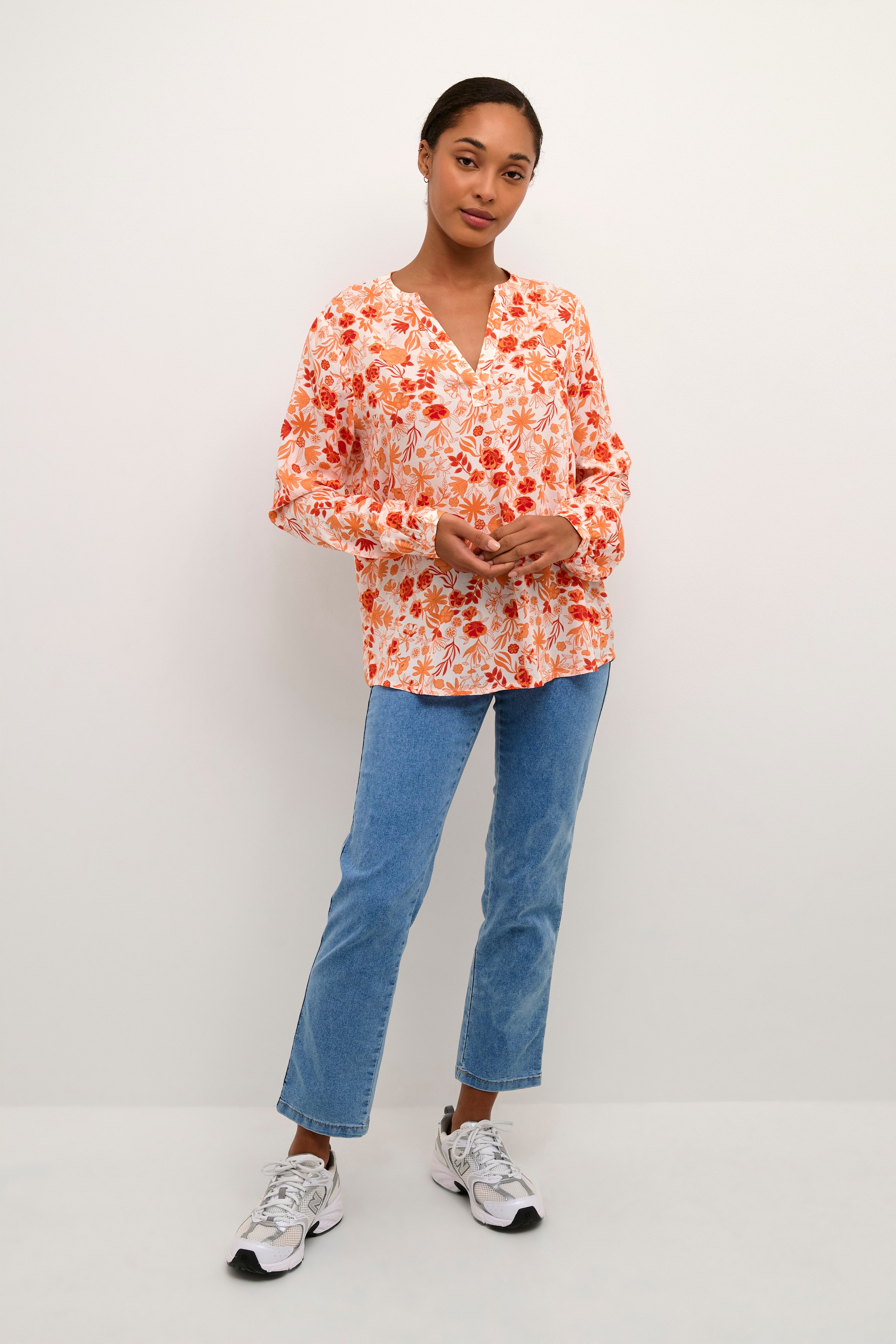 KAida Bluse LOOKBOOK FRONT 10552179-104930