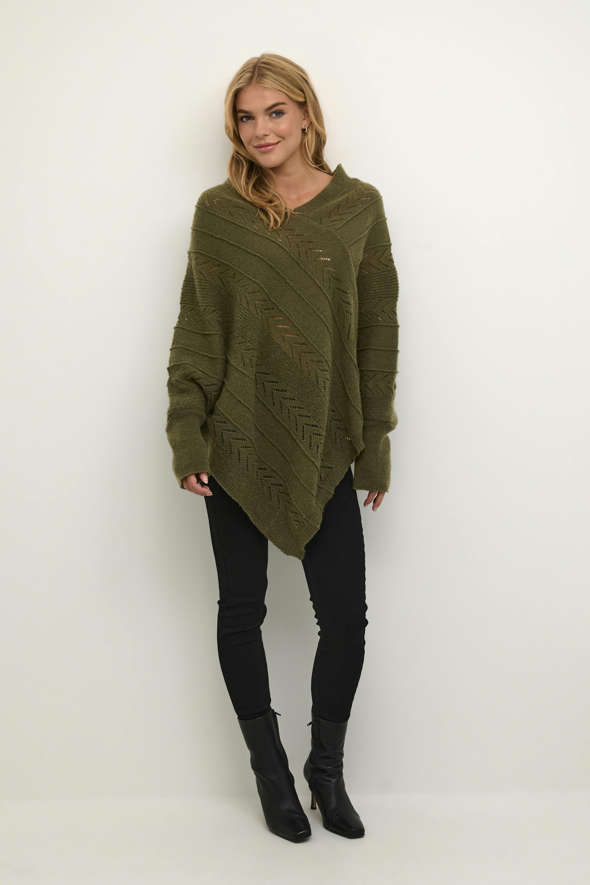 CRHoliday Poncho LOOKBOOK FRONT 10610828-190413