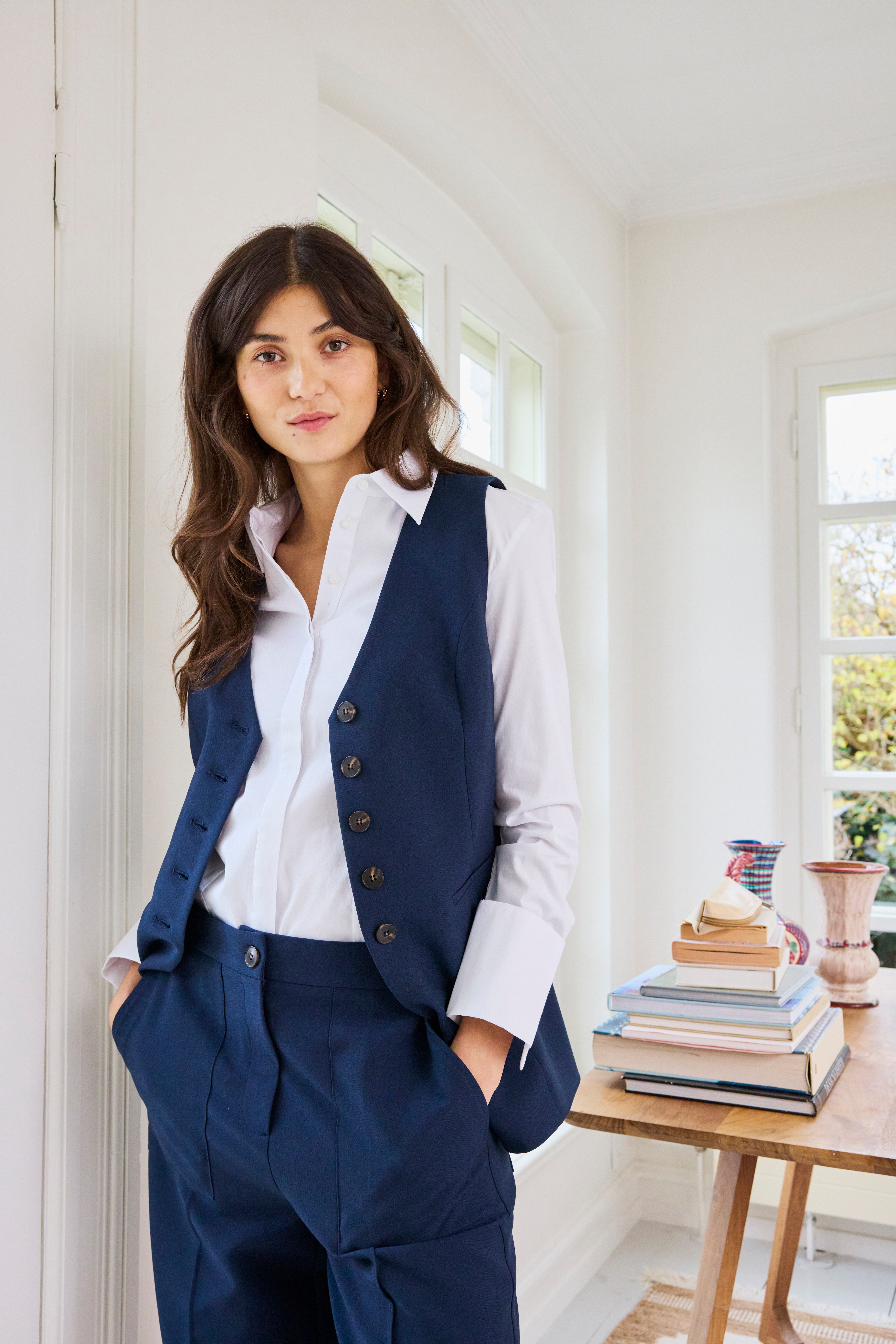 FRABIGAIL Väst LOCATION NONE 20617335-1939231