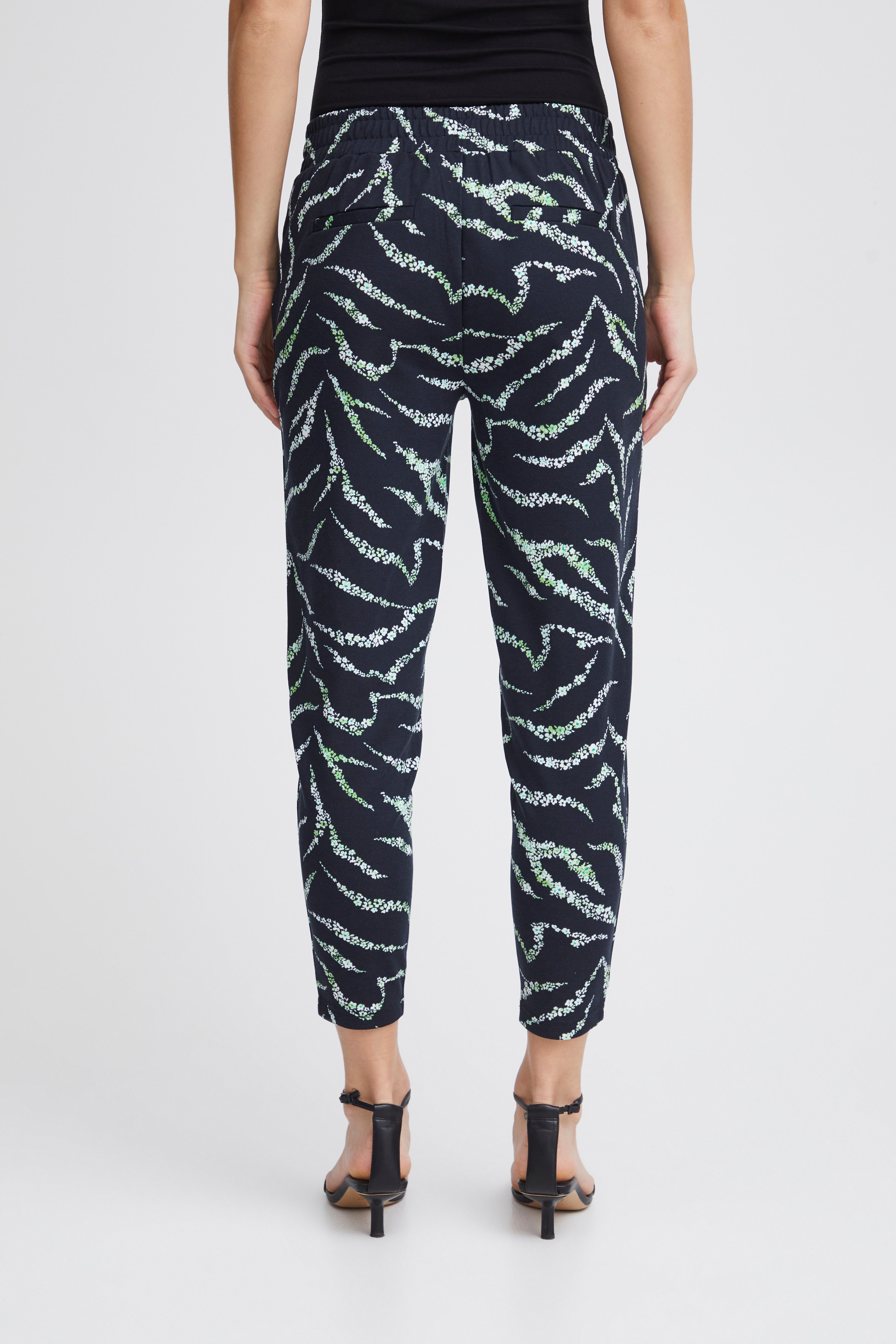 IHKATE Hose LOOKBOOK BACK 20120792-202811