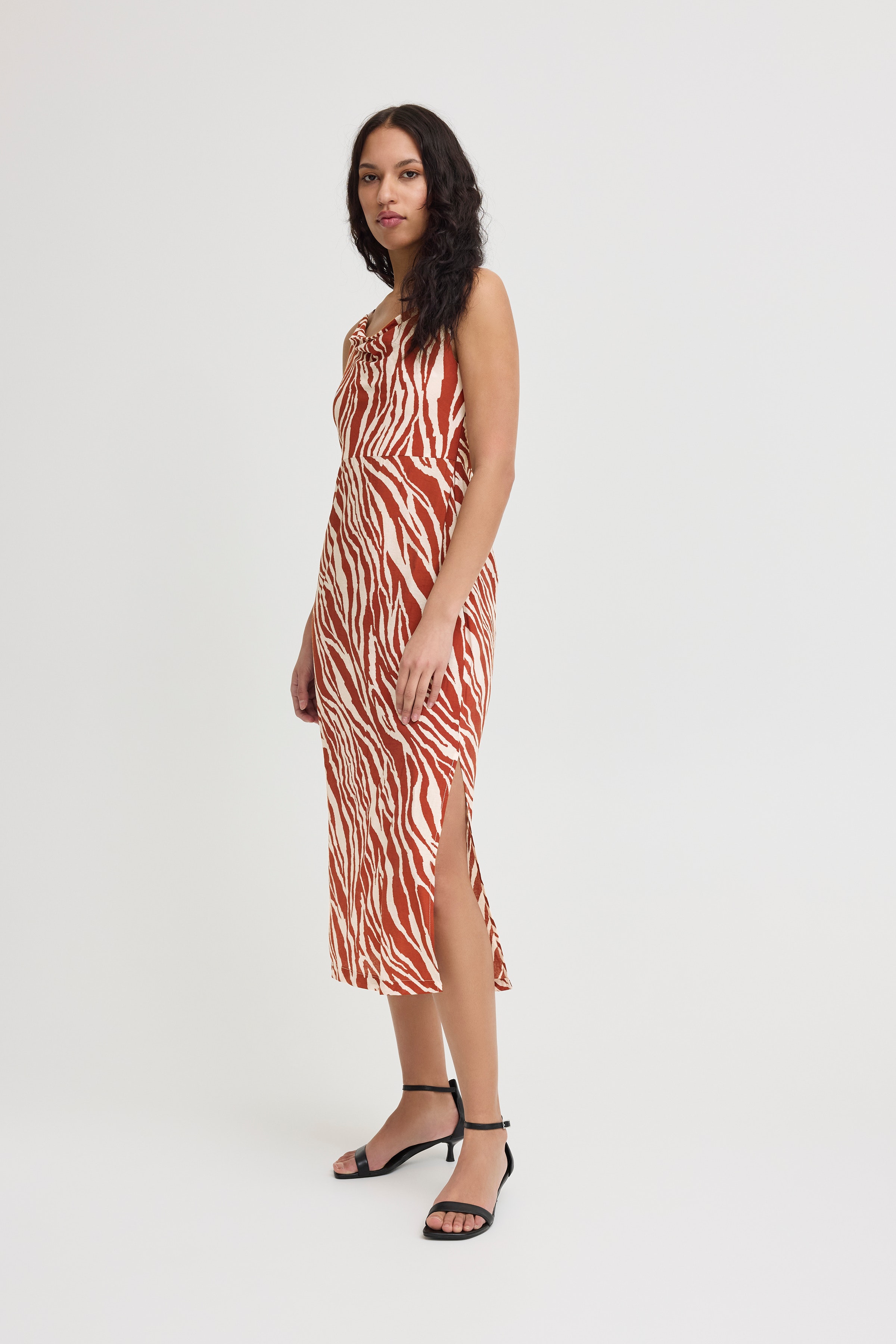 IHYARDEEN Kjole LOOKBOOK FRONT 20123377-204603