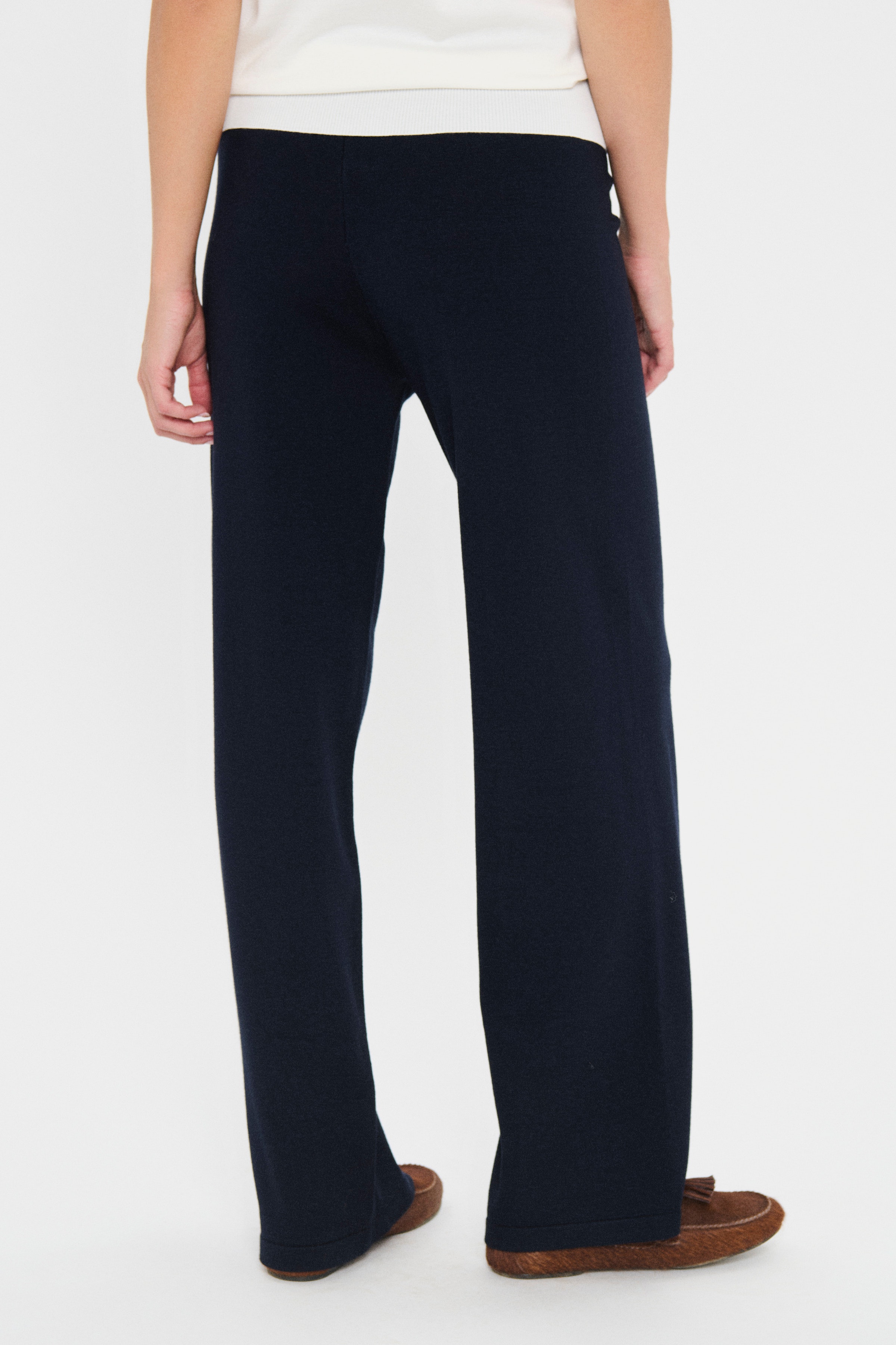 MilaSZ Hose LOOKBOOK BACK 30511095-193924