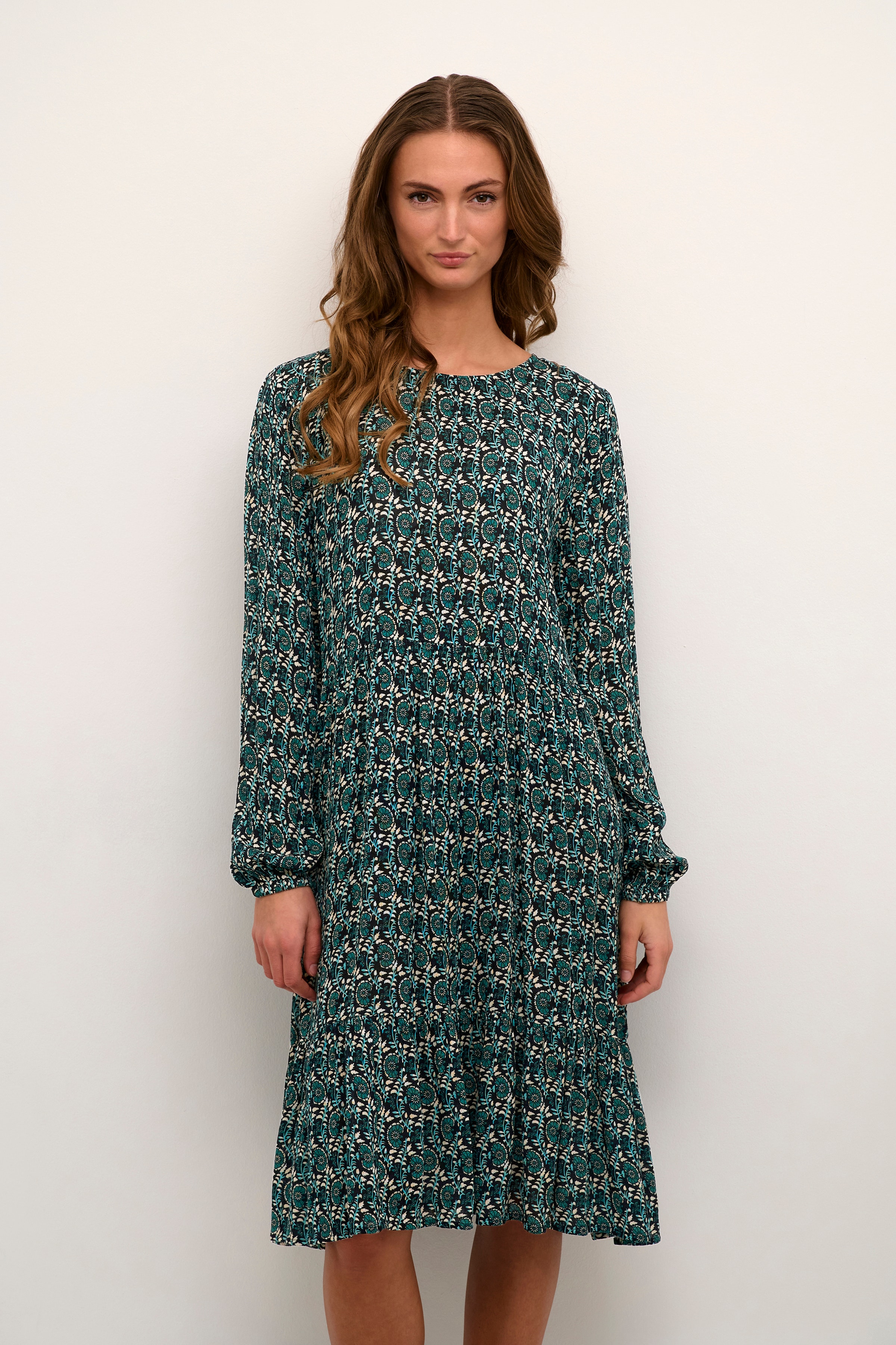 KAkarina Kleid LOOKBOOK FRONT 10507938-104894