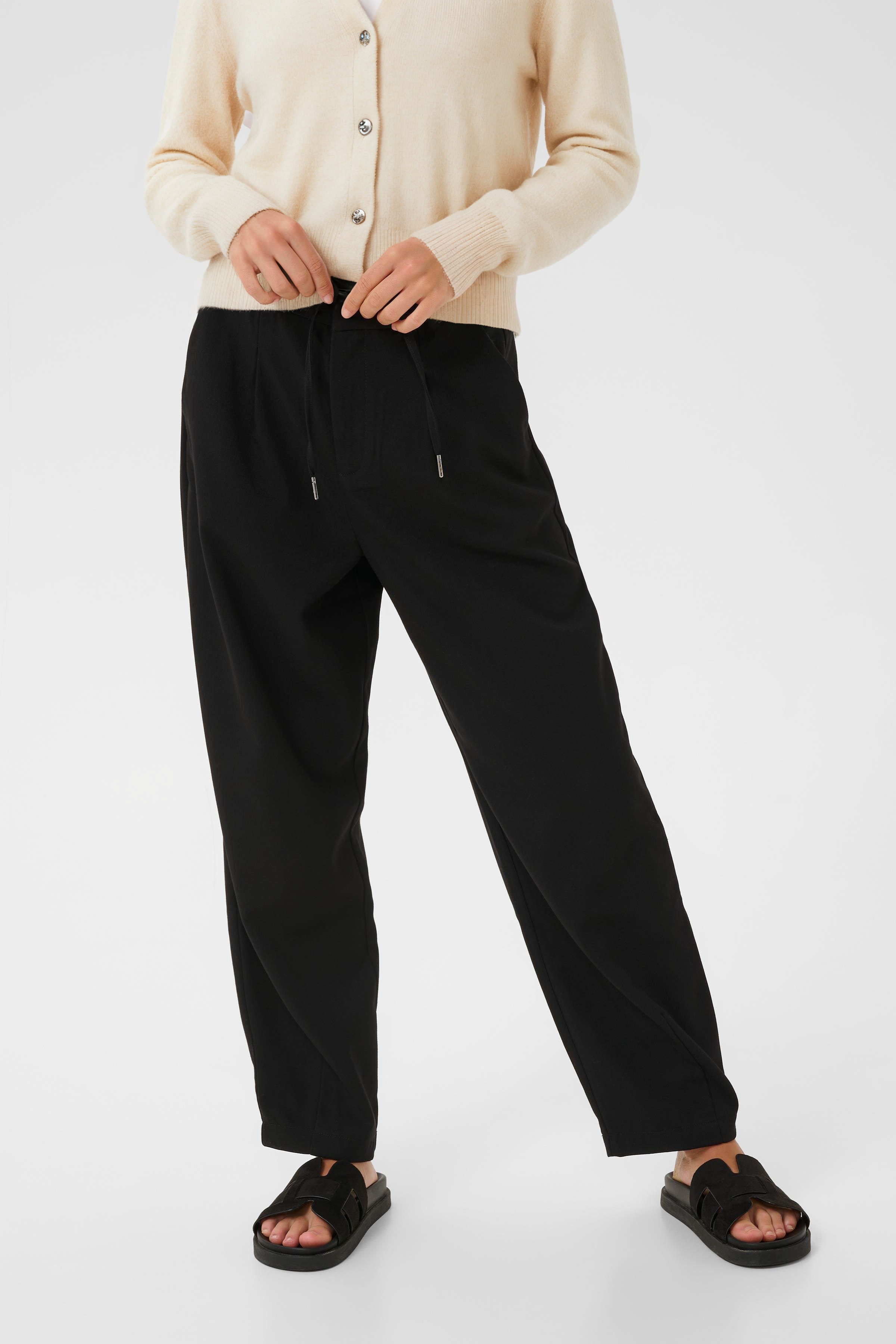 KAmerle Bukser LOOKBOOK FRONT 10511270-100121