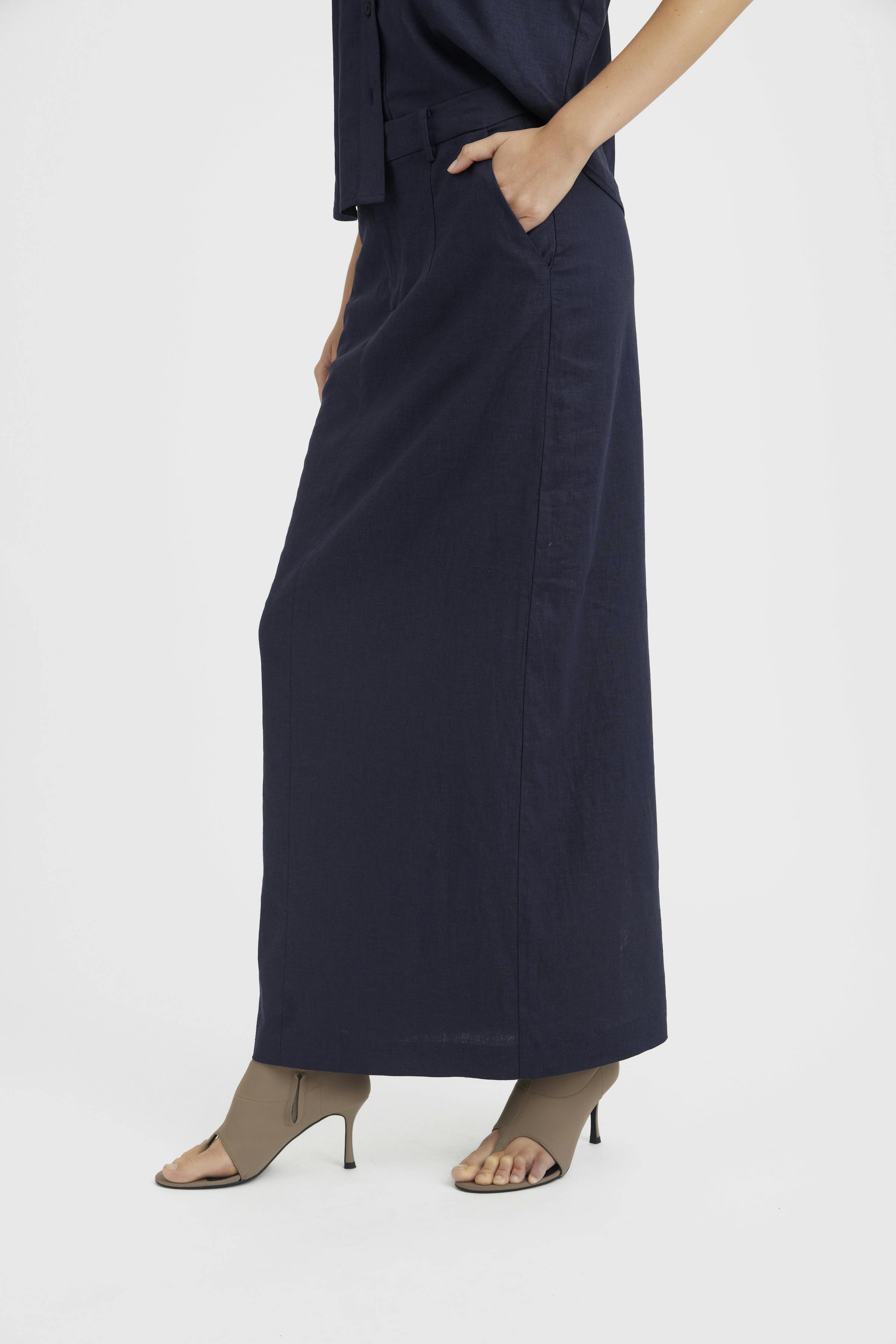 LizaGZ Linnen skirt LOOKBOOK FRONT 10909103-194018