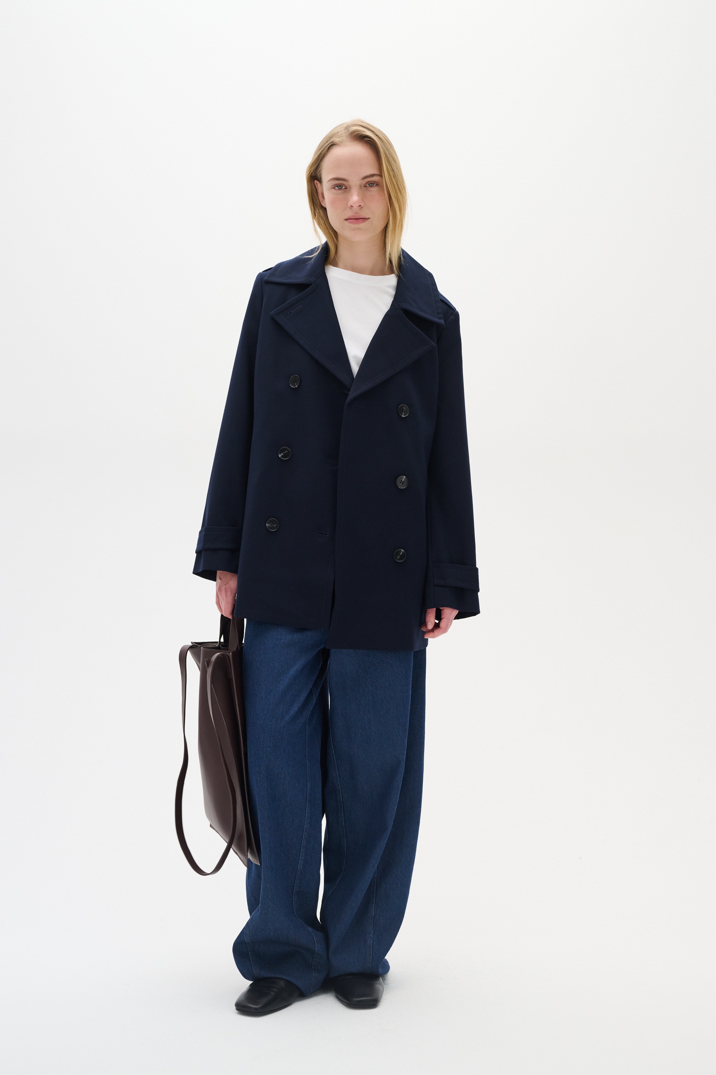 UlrykaIW Mantel LOOKBOOK FRONT 30110019-300005