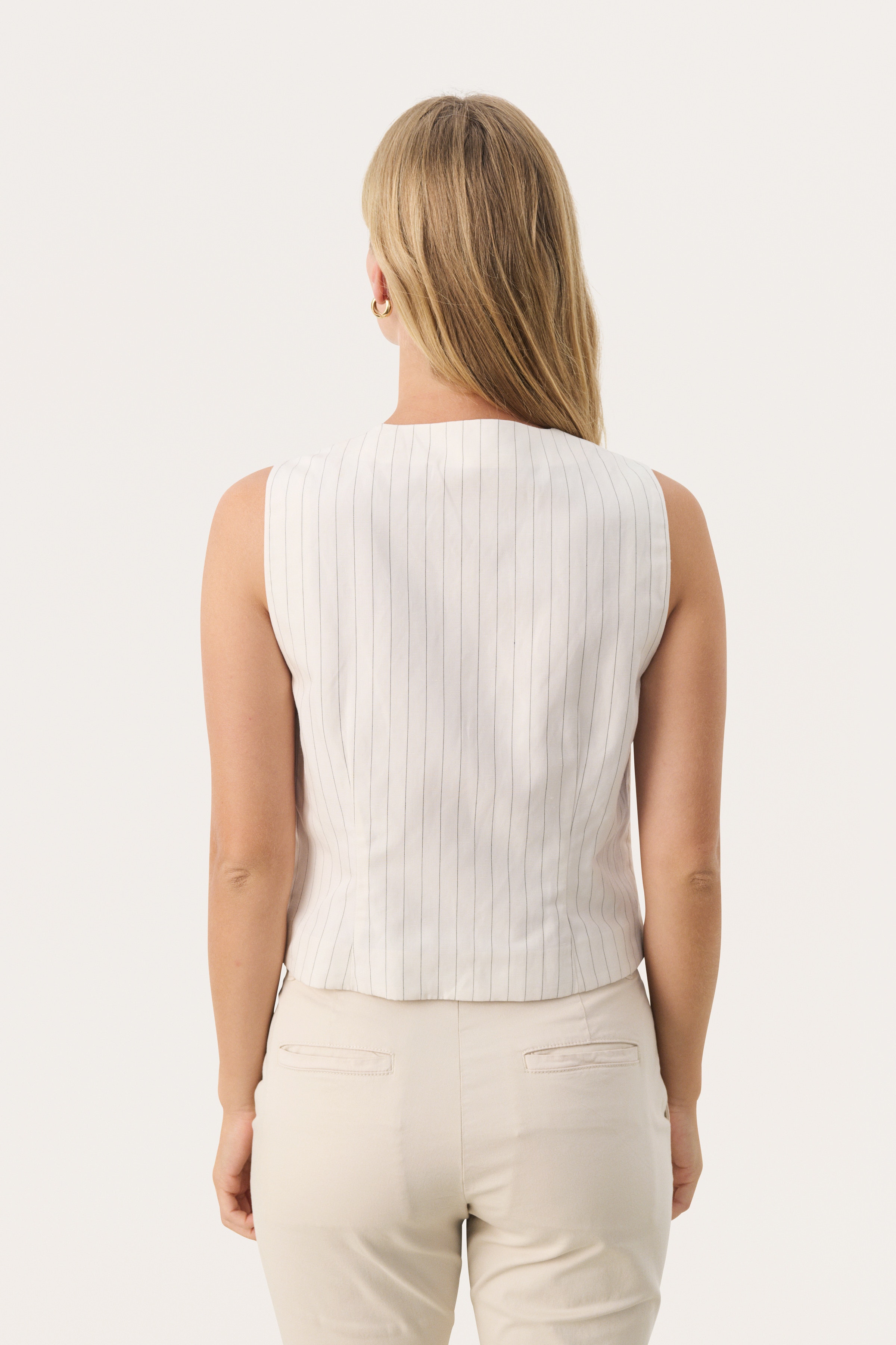 NadhiaPW Vest LOOKBOOK BACK 30309773-303910