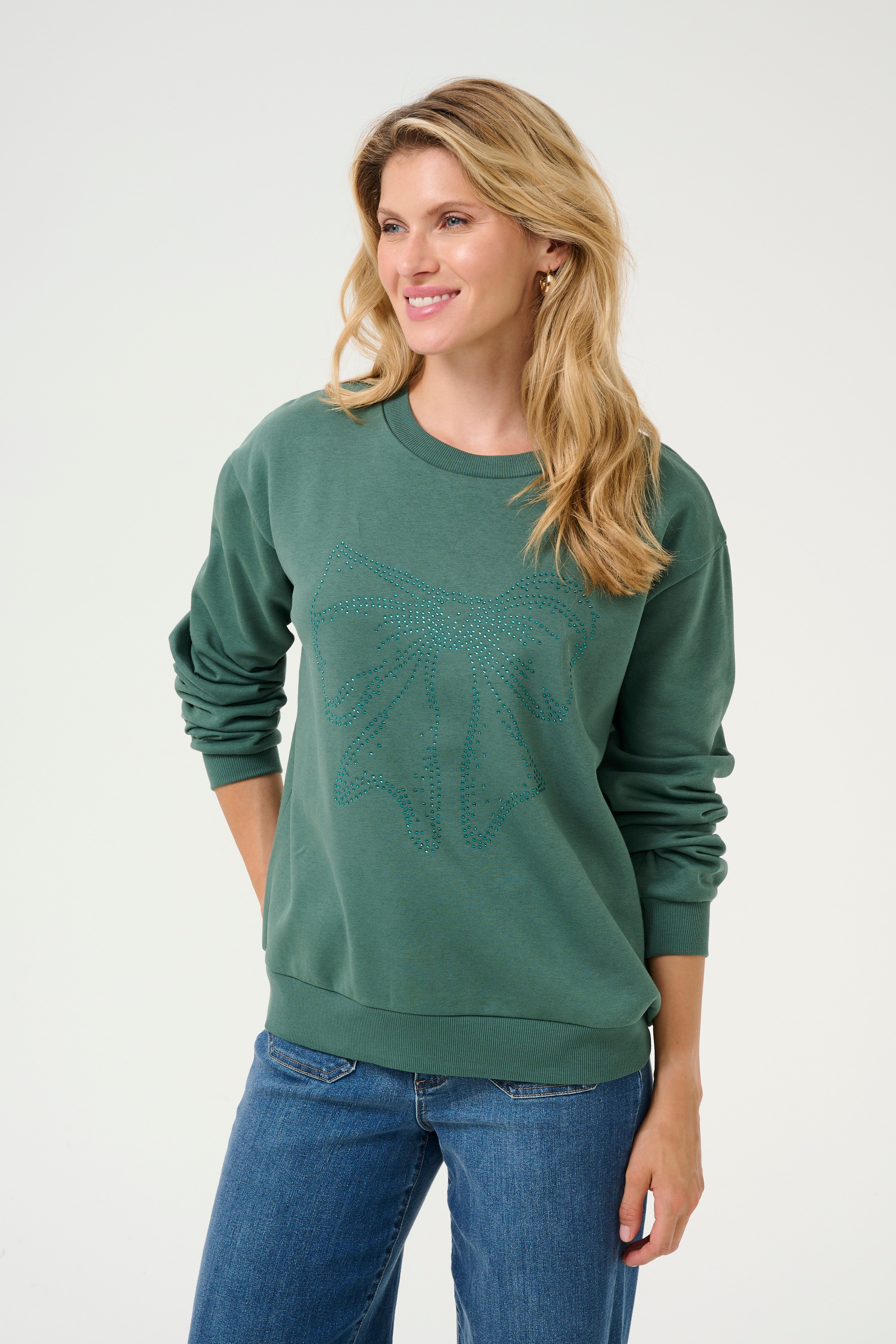 BPbow Sweatshirt LOOKBOOK FRONT 10590859-185913B