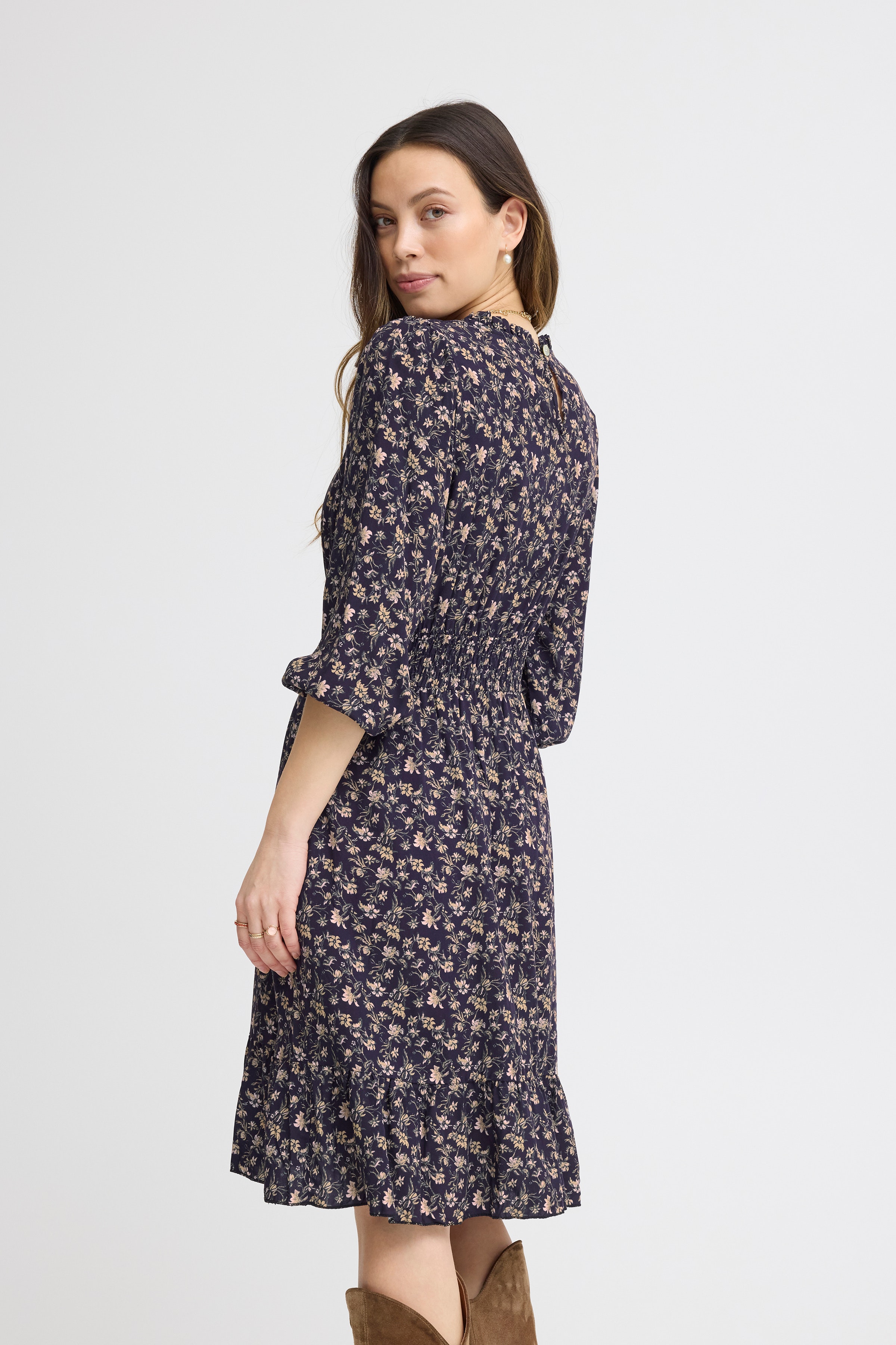 SBILENA Kjole LOOKBOOK BACK 22100915-193923