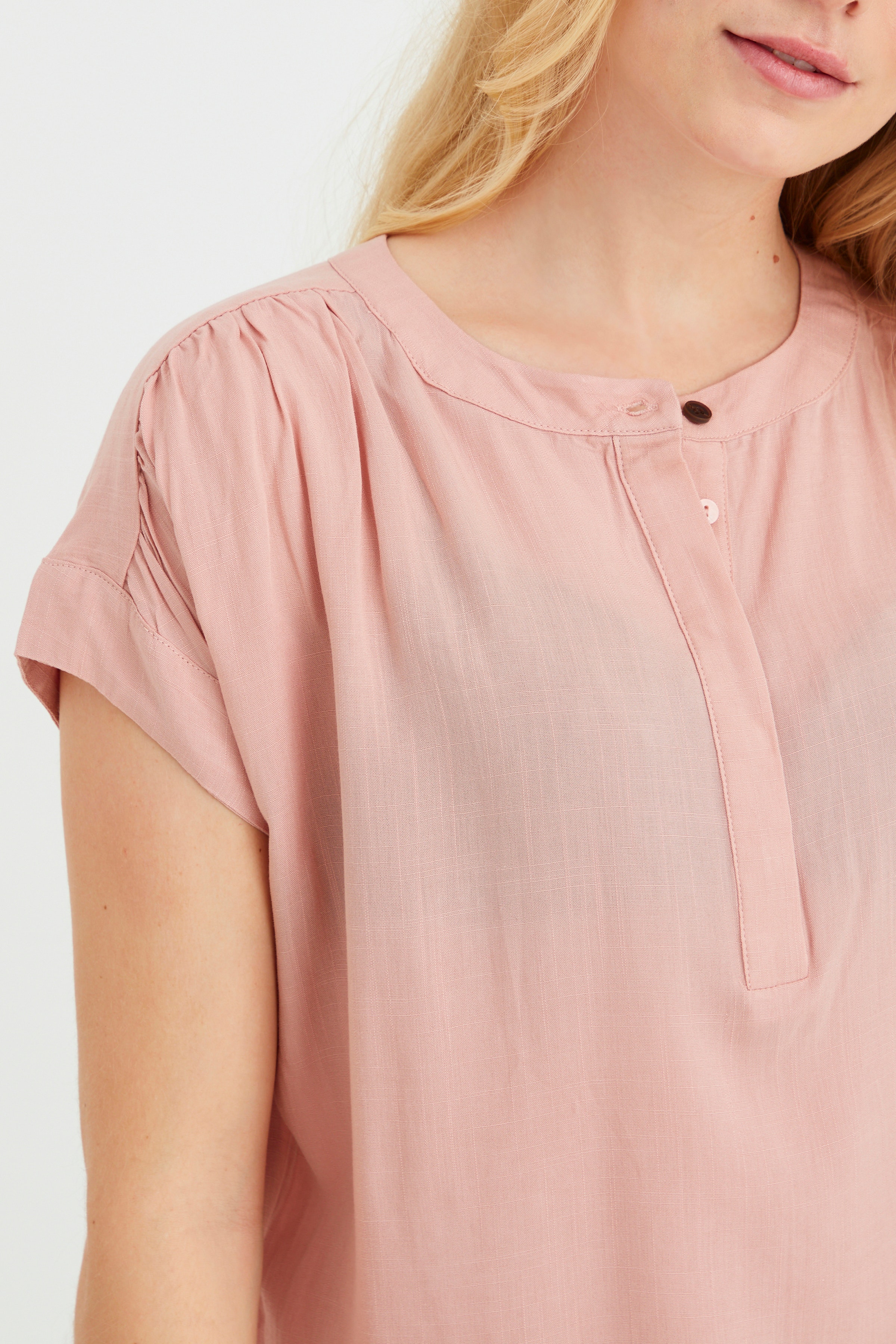 Kortærmet bluse LOOKBOOK DETAIL 20609308-151512
