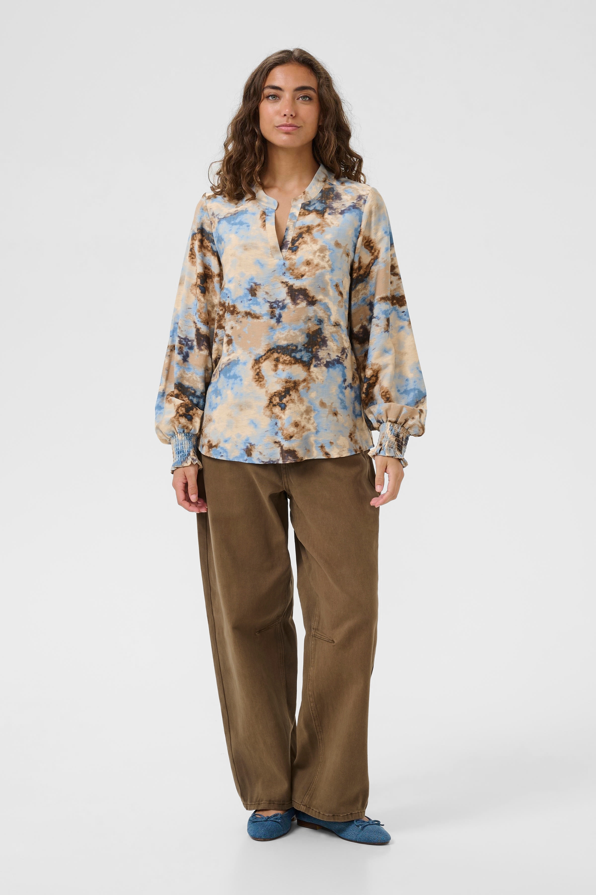 CUhizzy Bluse LOOKBOOK FRONT 50112849-109090