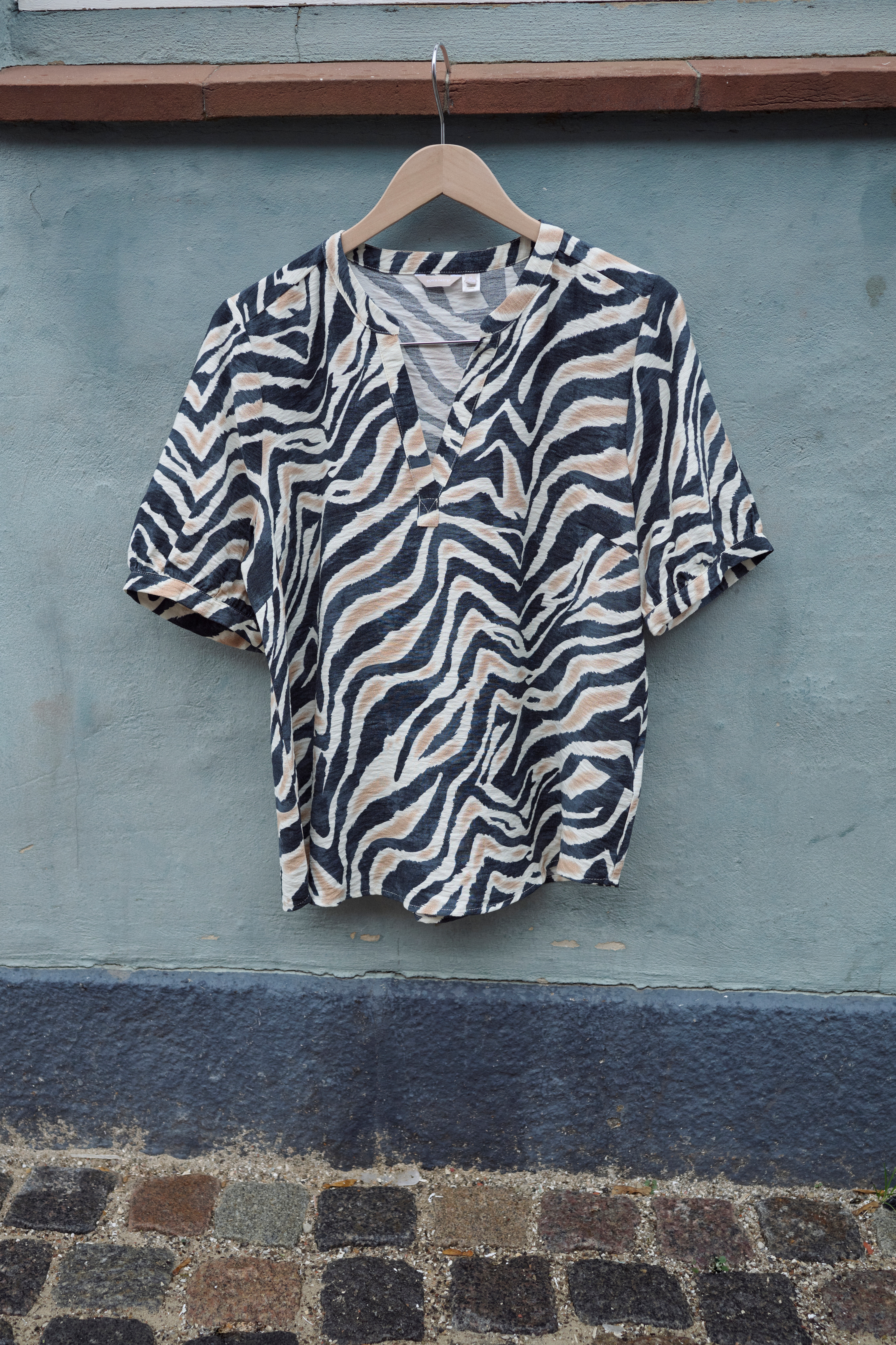 BPaurea Blouse LOCATION NONE 40200097-109142