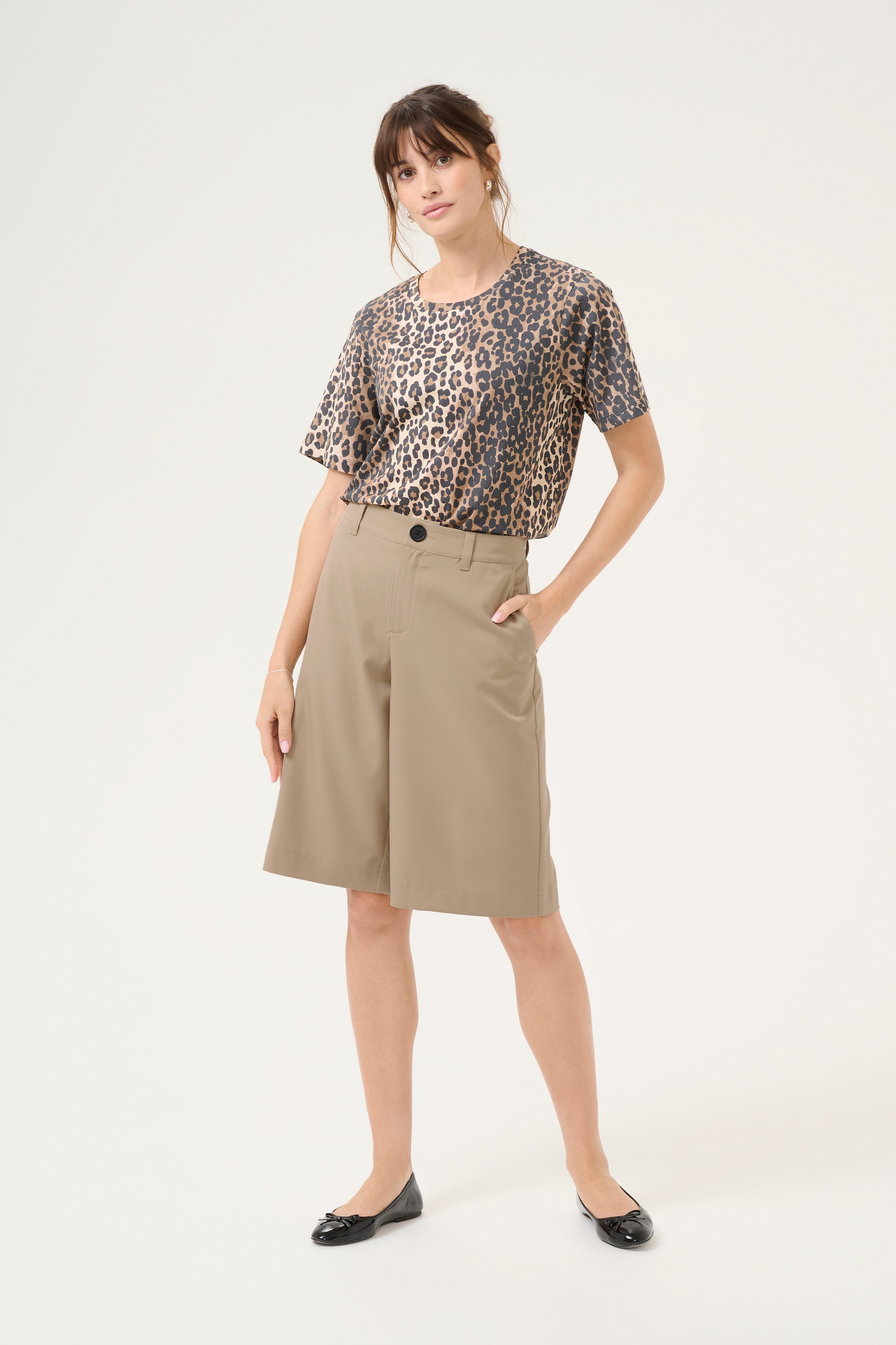 CUdaina Shorts LOOKBOOK FRONT 50111722-171009